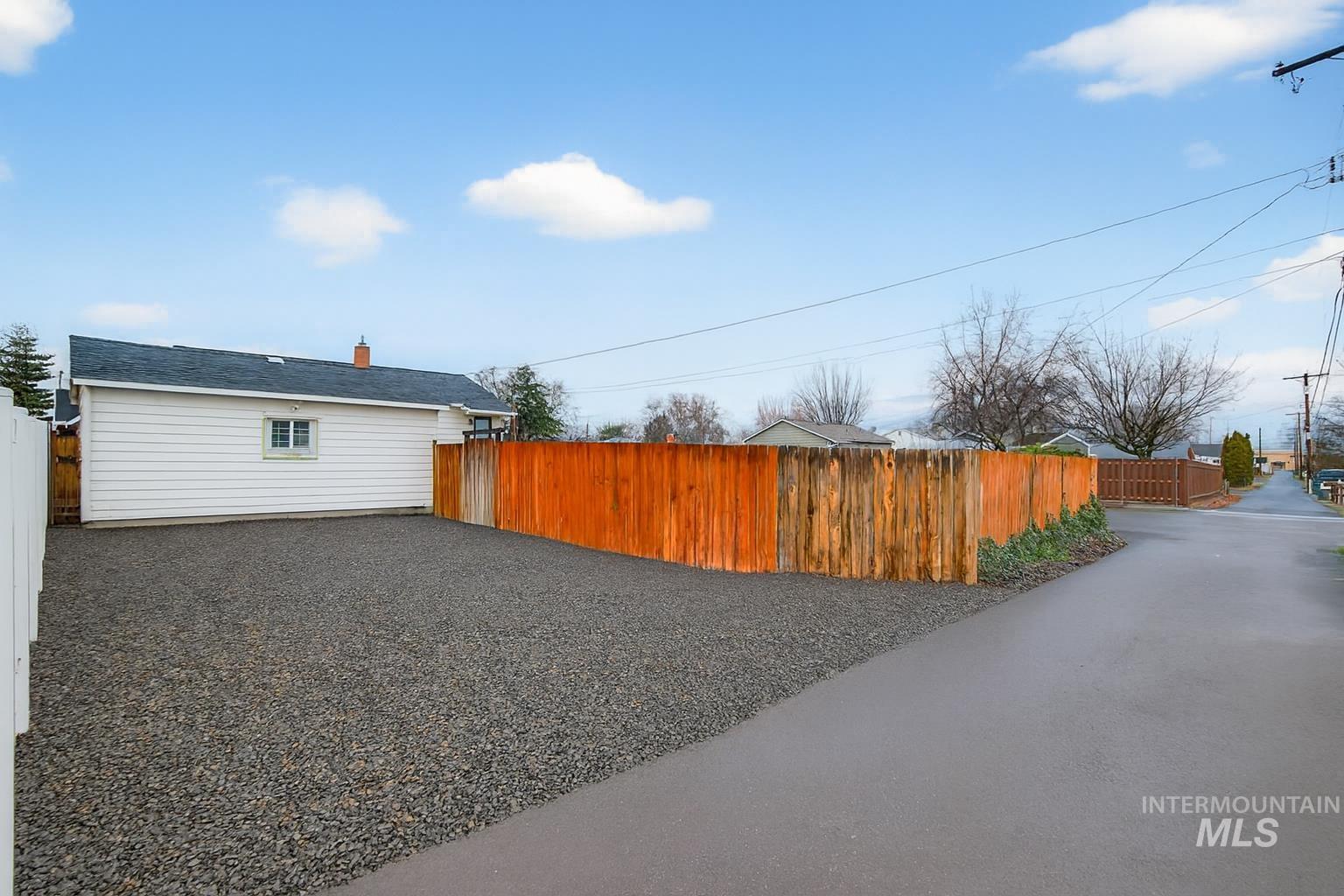 1303 4th Street, Clarkston, Washington 99403, 4 Bedrooms, 2 Bathrooms, Residential For Sale, Price $339,000,MLS 98957519