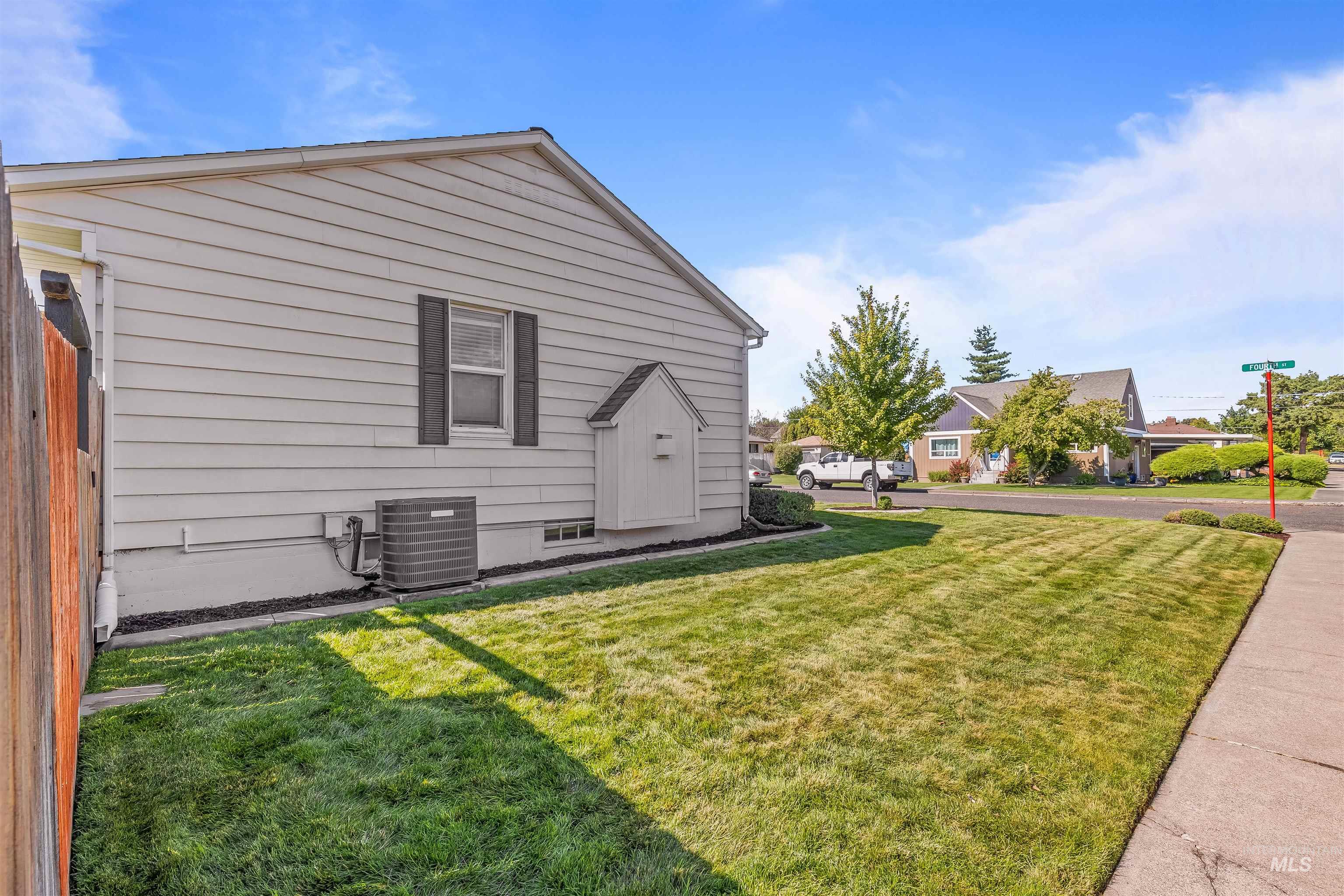 1303 4th Street, Clarkston, Washington 99403, 4 Bedrooms, 2 Bathrooms, Residential For Sale, Price $339,000,MLS 98957519