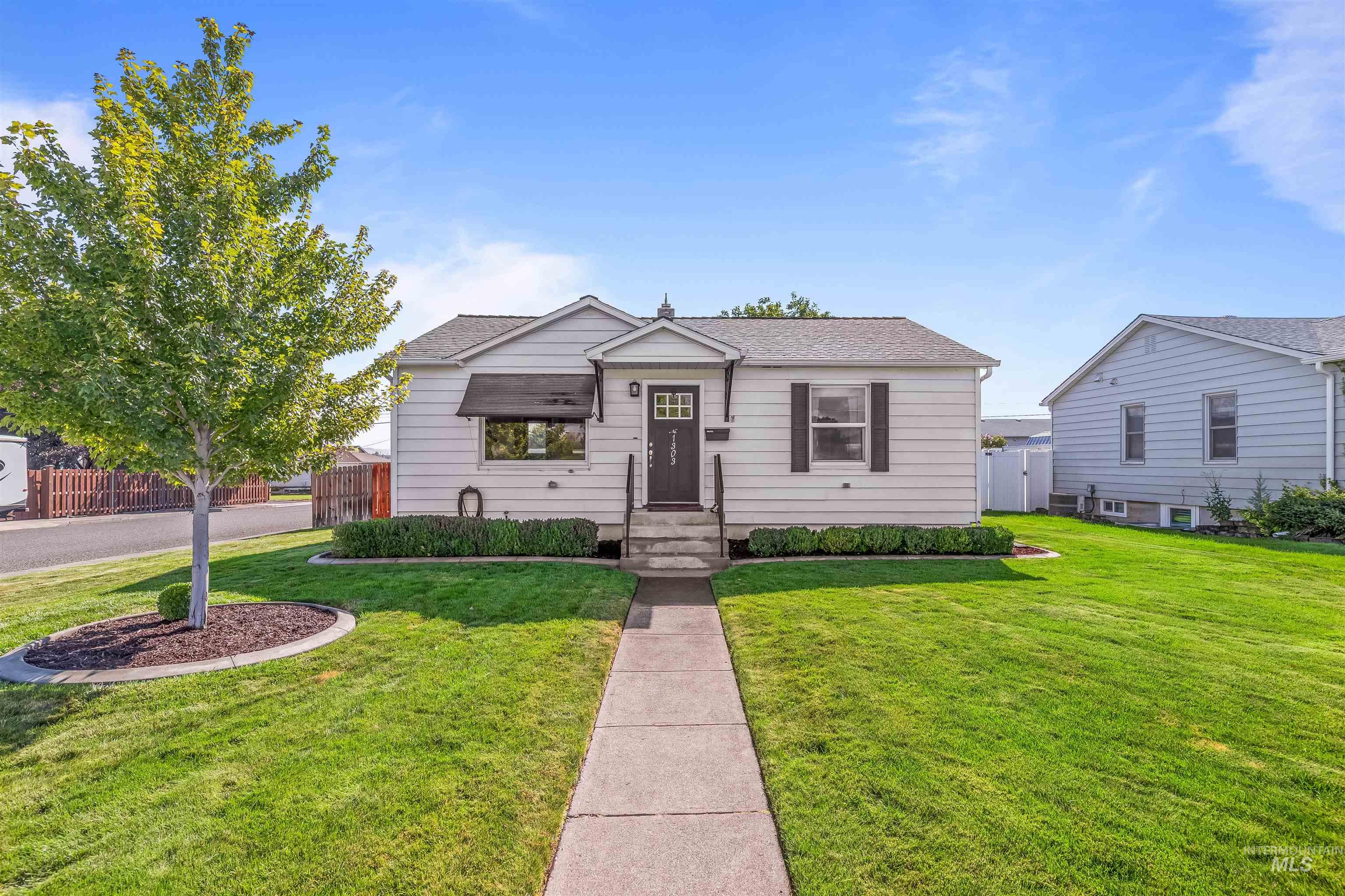 1303 4th Street, Clarkston, Washington 99403, 4 Bedrooms, 2 Bathrooms, Residential For Sale, Price $339,000,MLS 98957519