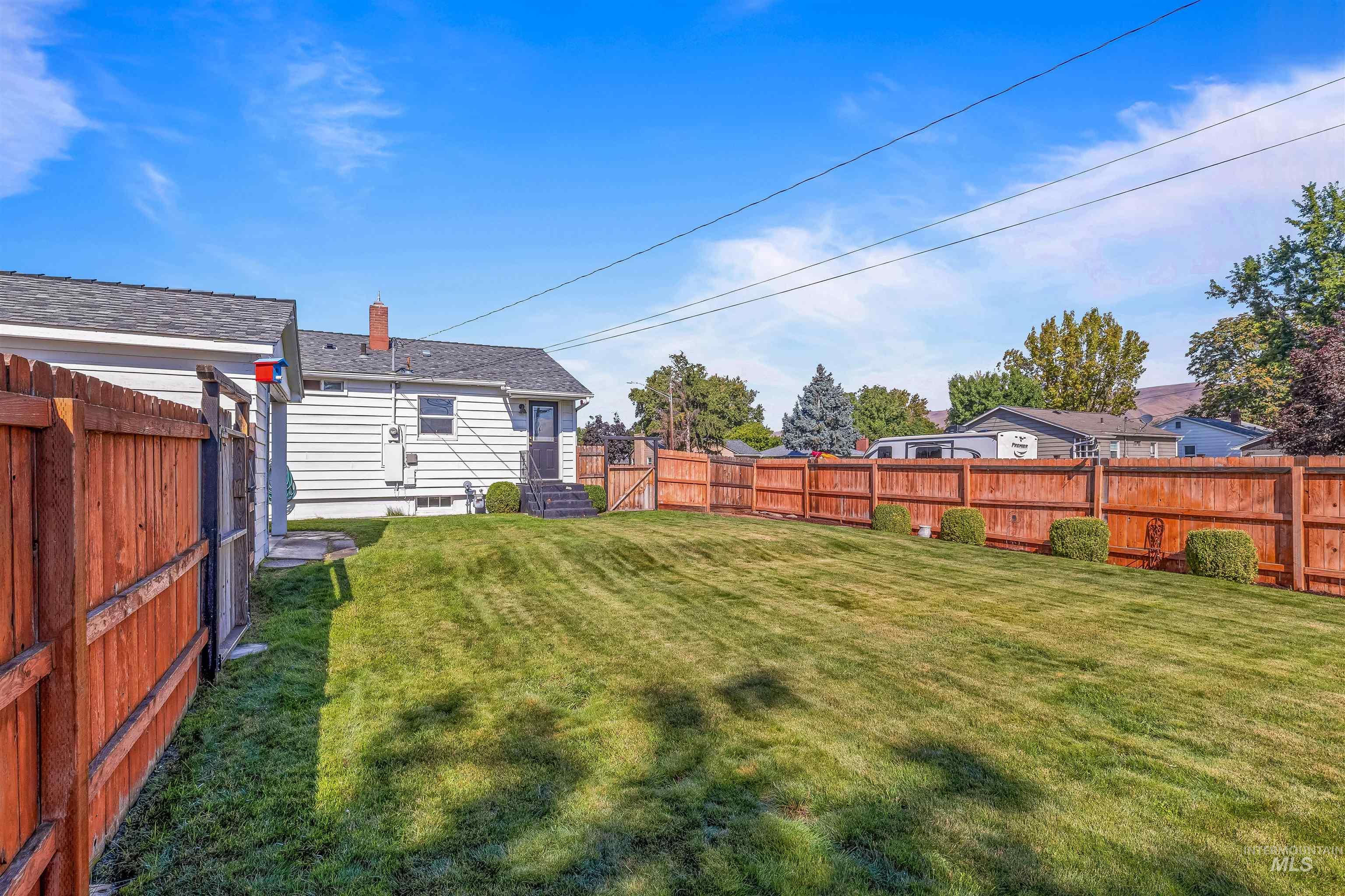 1303 4th Street, Clarkston, Washington 99403, 4 Bedrooms, 2 Bathrooms, Residential For Sale, Price $339,000,MLS 98957519