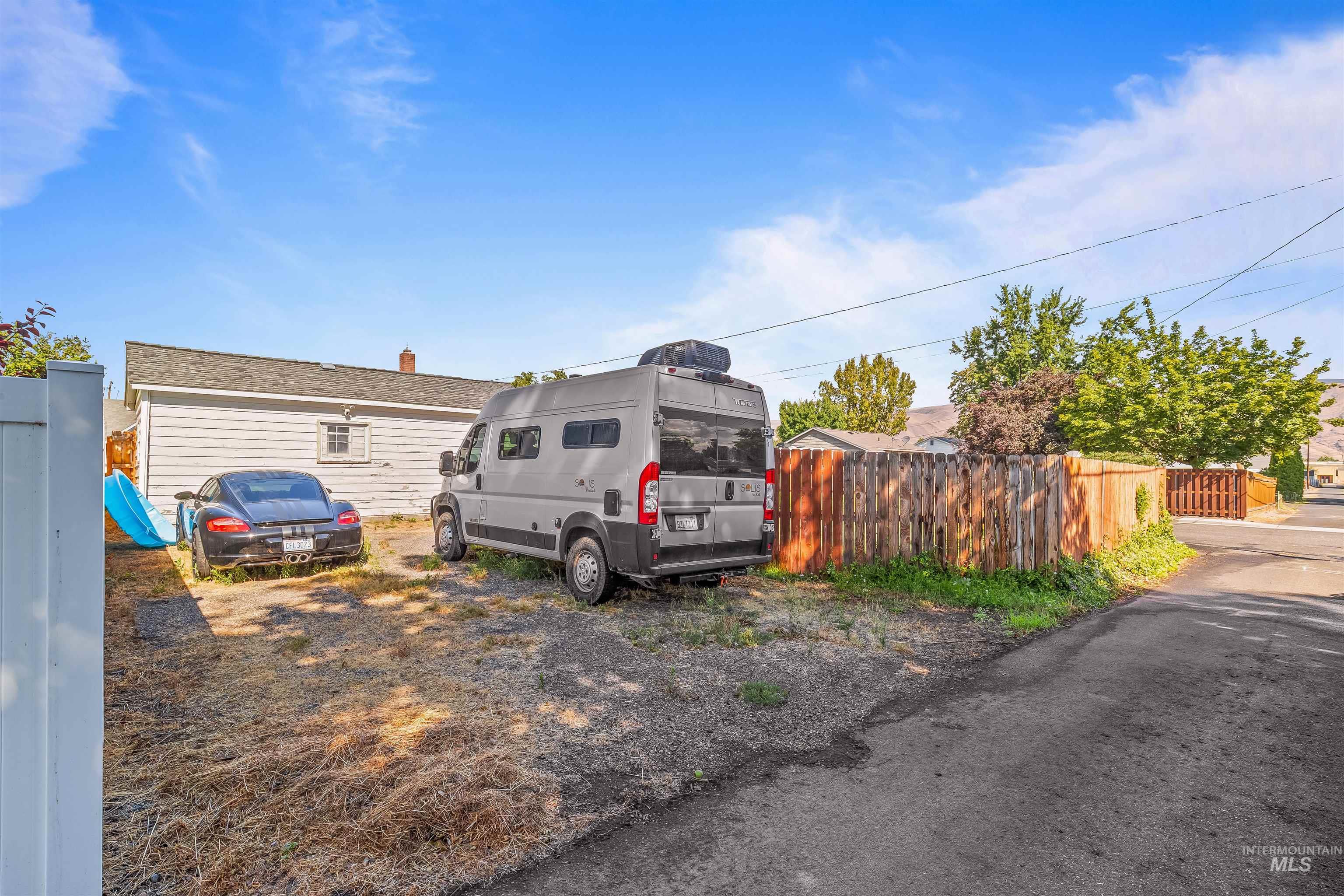 1303 4th Street, Clarkston, Washington 99403, 4 Bedrooms, 2 Bathrooms, Residential For Sale, Price $339,000,MLS 98957519