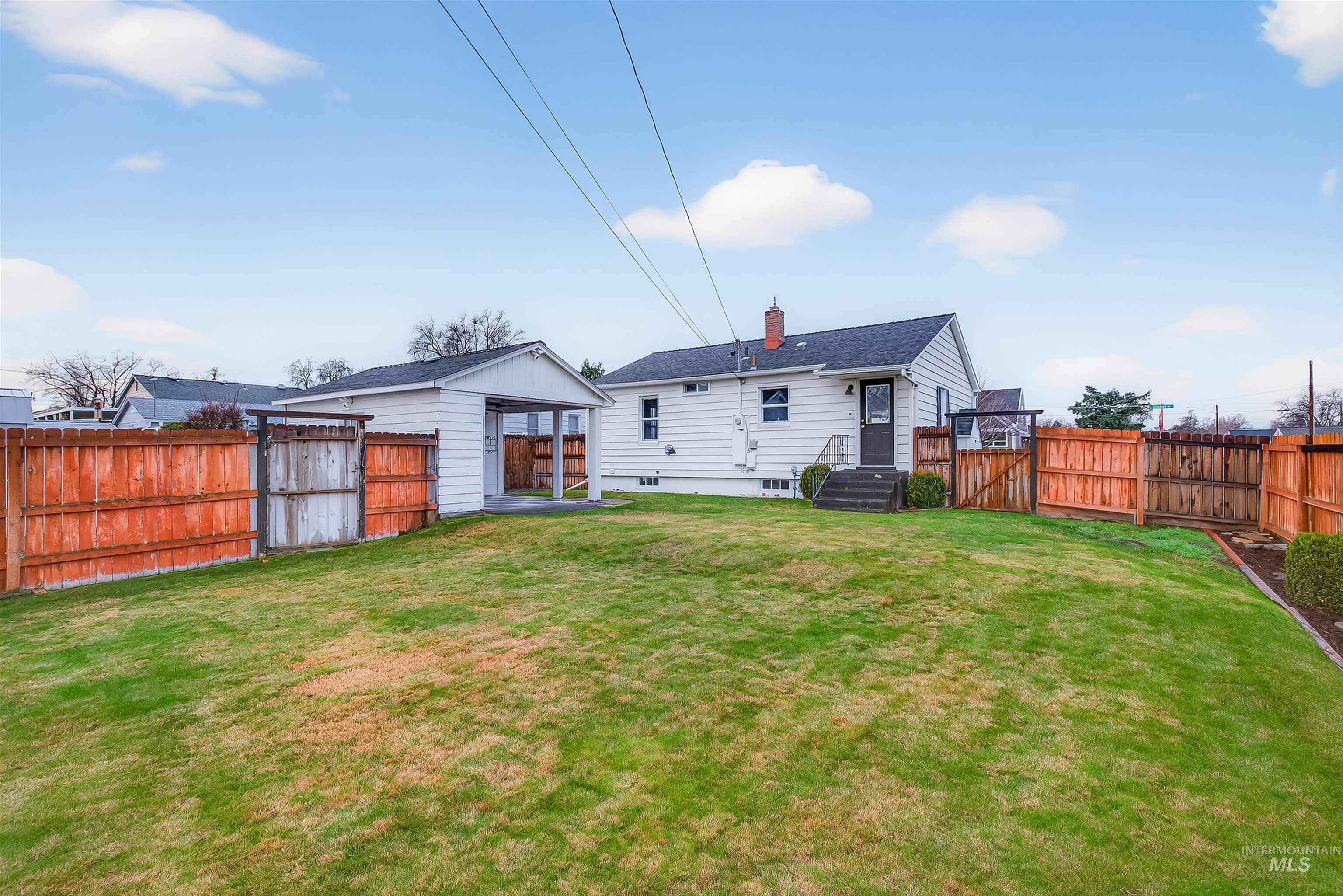 1303 4th Street, Clarkston, Washington 99403, 4 Bedrooms, 2 Bathrooms, Residential For Sale, Price $339,000,MLS 98957519