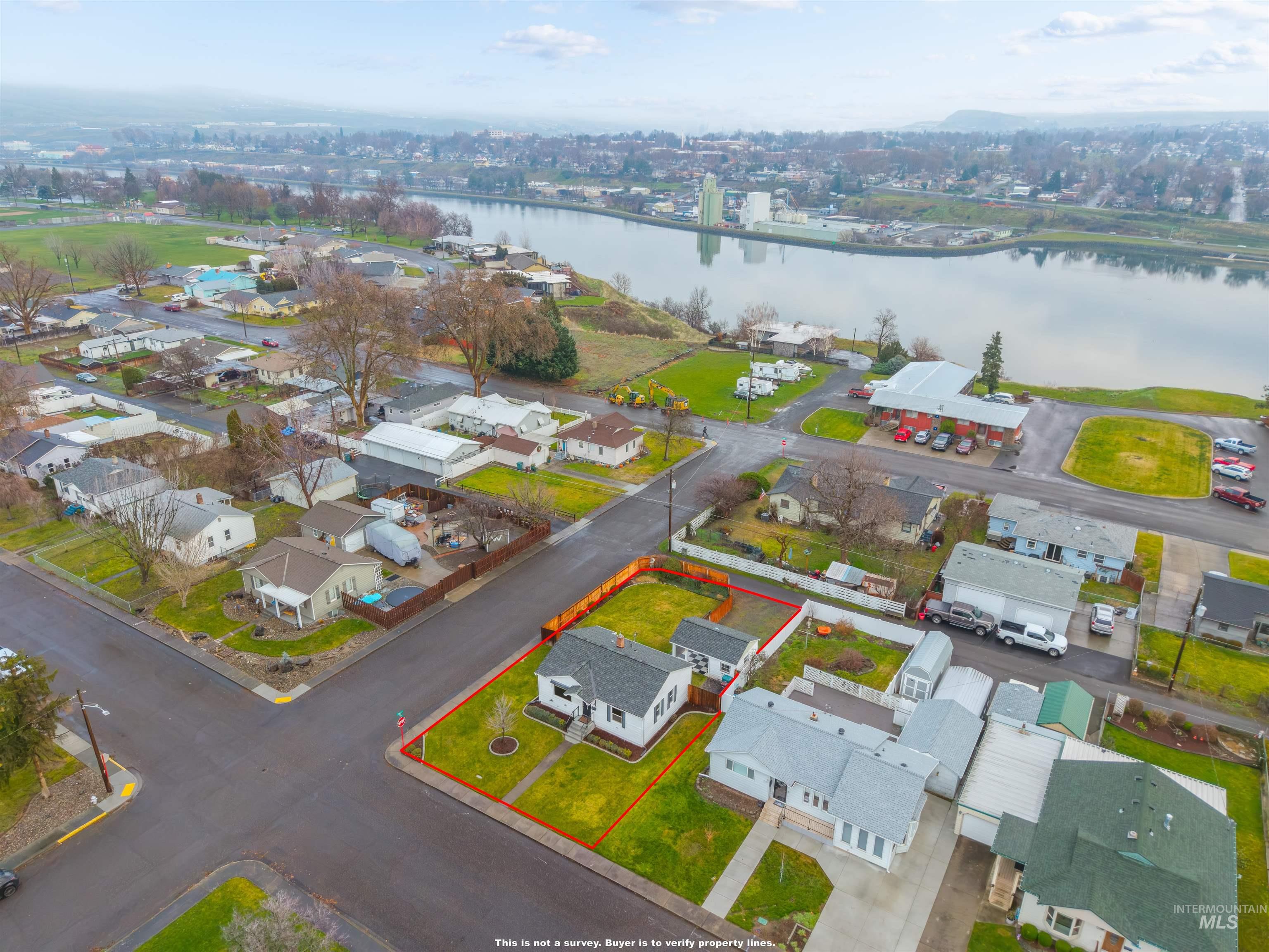 1303 4th Street, Clarkston, Washington 99403, 4 Bedrooms, 2 Bathrooms, Residential For Sale, Price $339,000,MLS 98957519