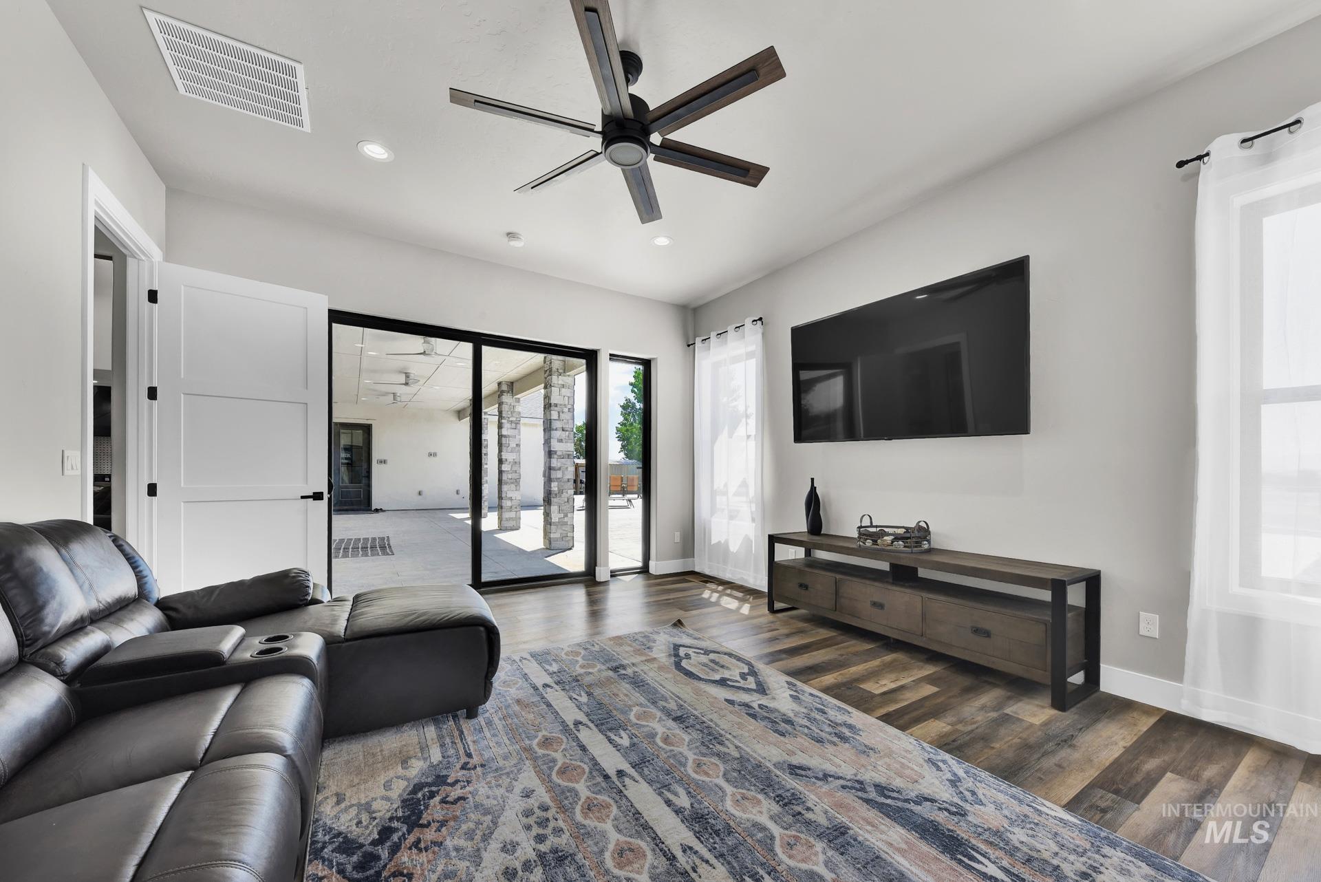 27114 Lower Pleasant Ridge, Wilder, Idaho 83676, 4 Bedrooms, 3.5 Bathrooms, Residential Income For Sale, Price $1,799,900,MLS 98957574