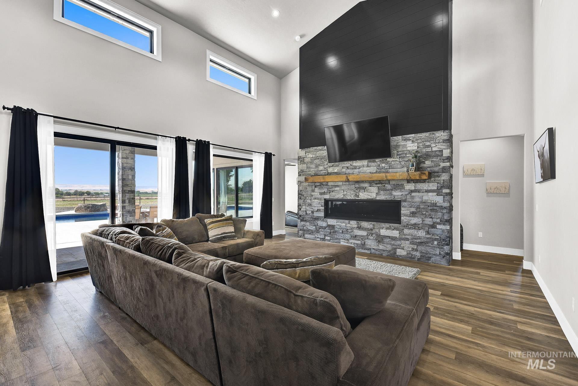 27114 Lower Pleasant Ridge, Wilder, Idaho 83676, 4 Bedrooms, 3.5 Bathrooms, Residential Income For Sale, Price $1,799,900,MLS 98957574