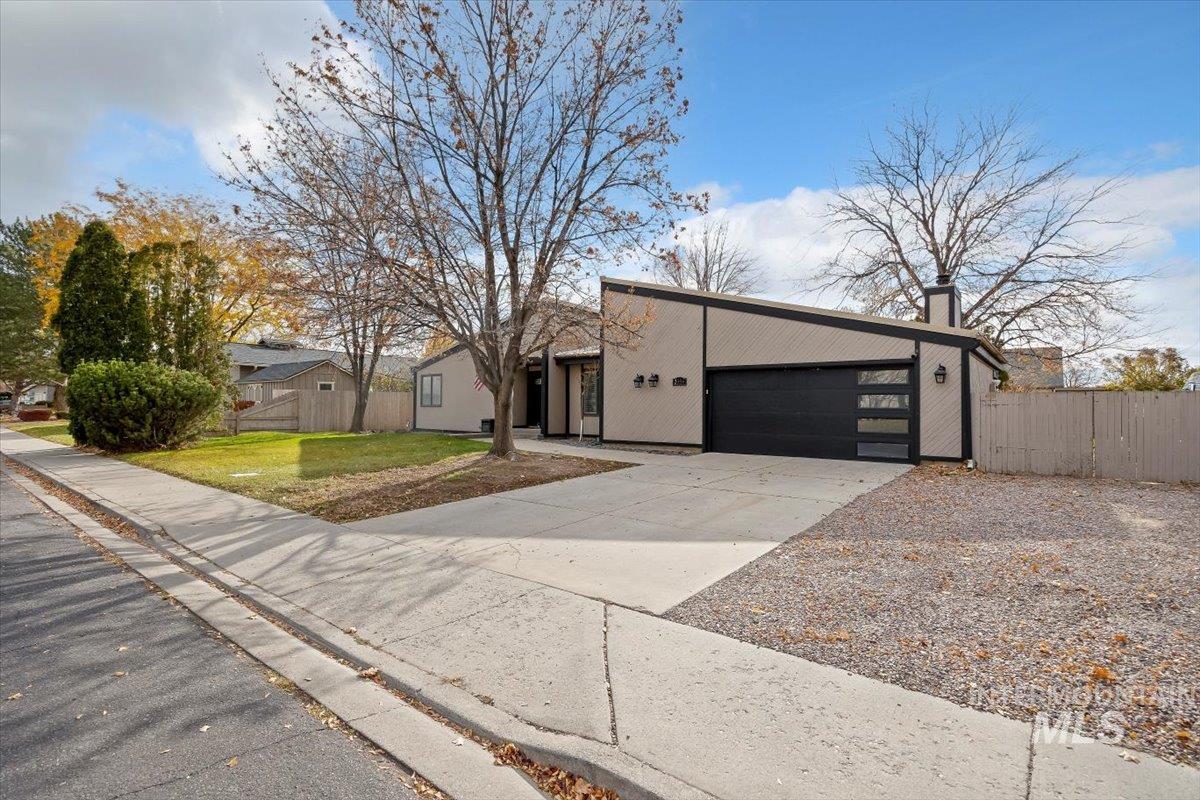 2556 4th Ave. East, Twin Falls, Idaho 83301, 4 Bedrooms, 3 Bathrooms, Residential For Sale, Price $389,000,MLS 98957716