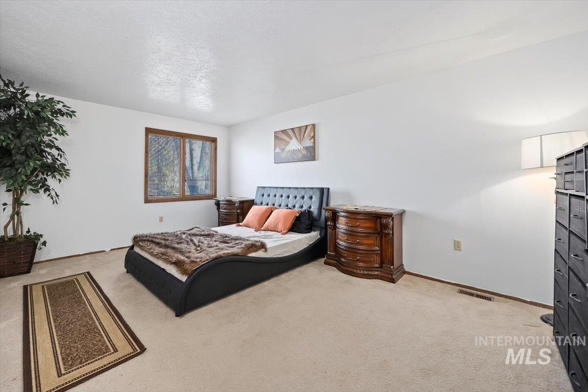 2556 4th Ave. East, Twin Falls, Idaho 83301, 4 Bedrooms, 3 Bathrooms, Residential For Sale, Price $389,000,MLS 98957716