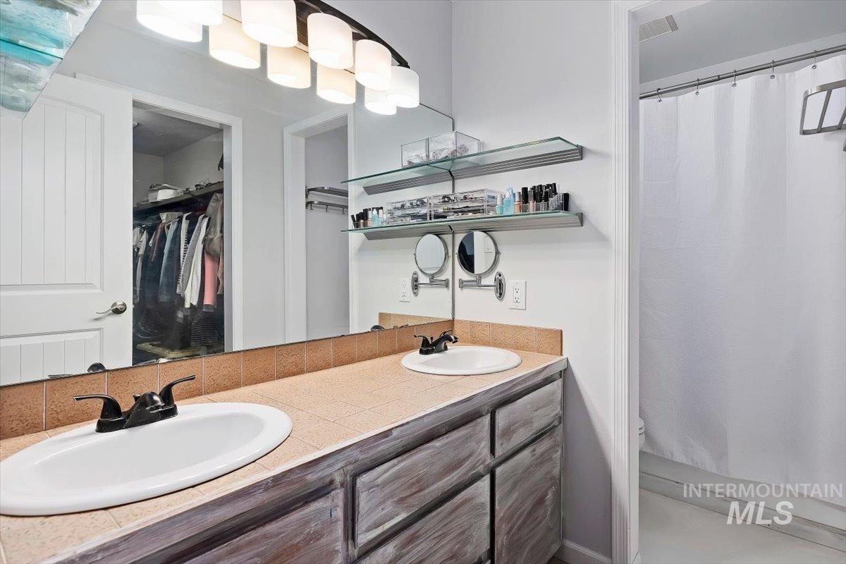 2556 4th Ave. East, Twin Falls, Idaho 83301, 4 Bedrooms, 3 Bathrooms, Residential For Sale, Price $389,000,MLS 98957716