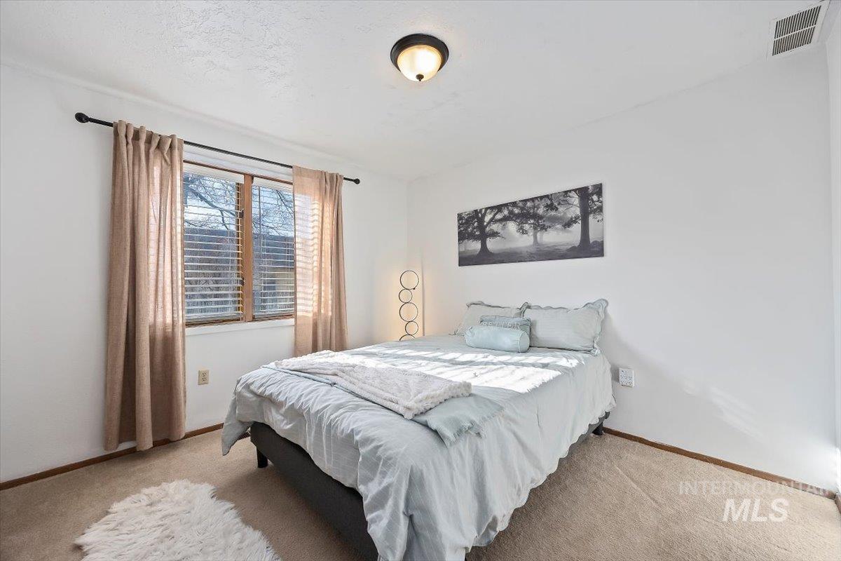 2556 4th Ave. East, Twin Falls, Idaho 83301, 4 Bedrooms, 3 Bathrooms, Residential For Sale, Price $389,000,MLS 98957716