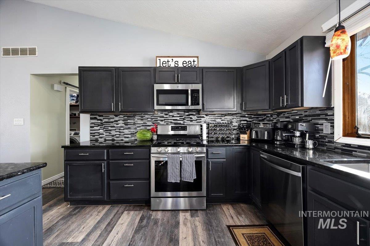 2556 4th Ave. East, Twin Falls, Idaho 83301, 4 Bedrooms, 3 Bathrooms, Residential For Sale, Price $389,000,MLS 98957716