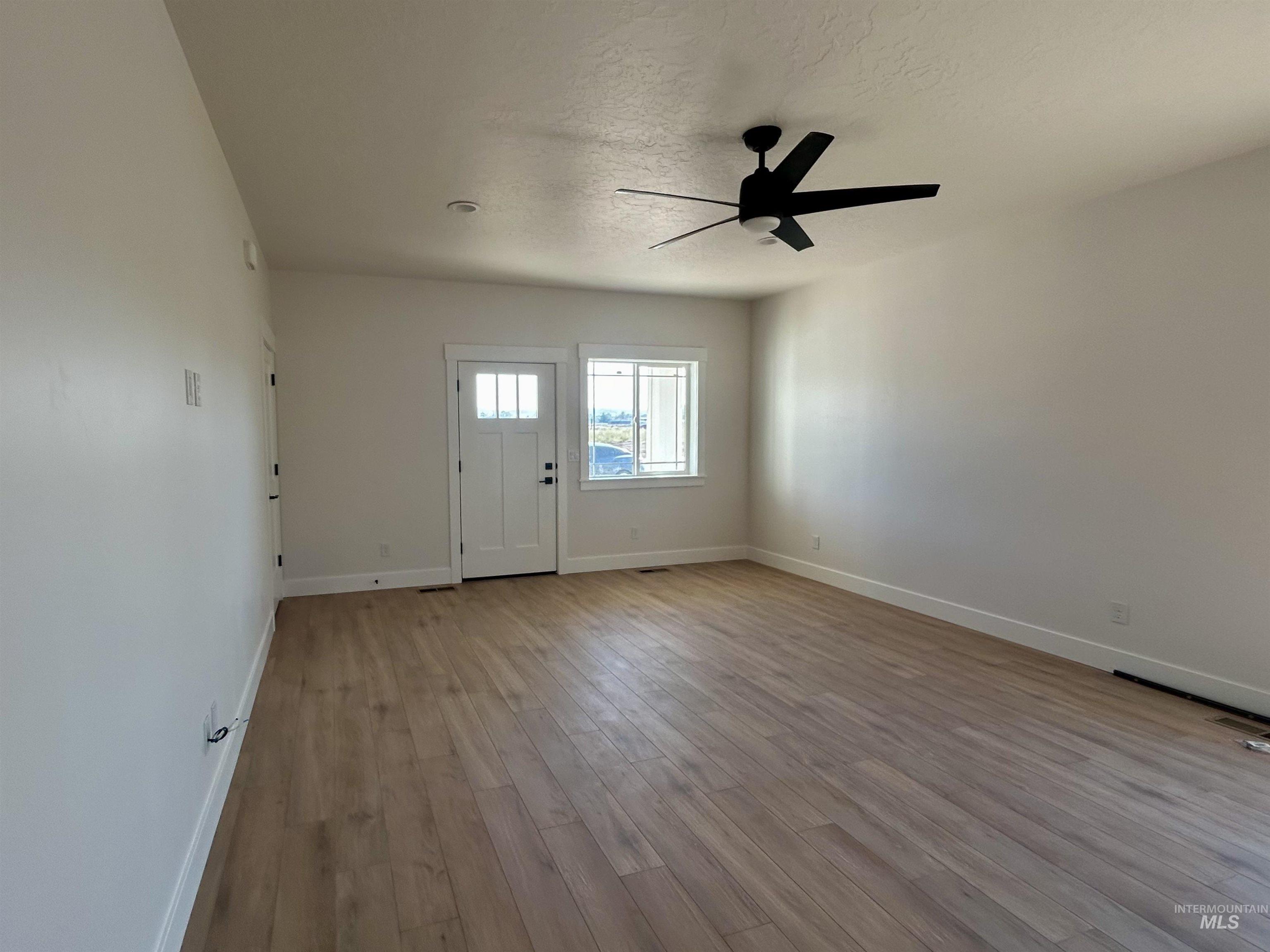 935 N 15th St, Payette, Idaho 83661, 2 Bedrooms, 2 Bathrooms, Residential For Sale, Price $325,000,MLS 98957718