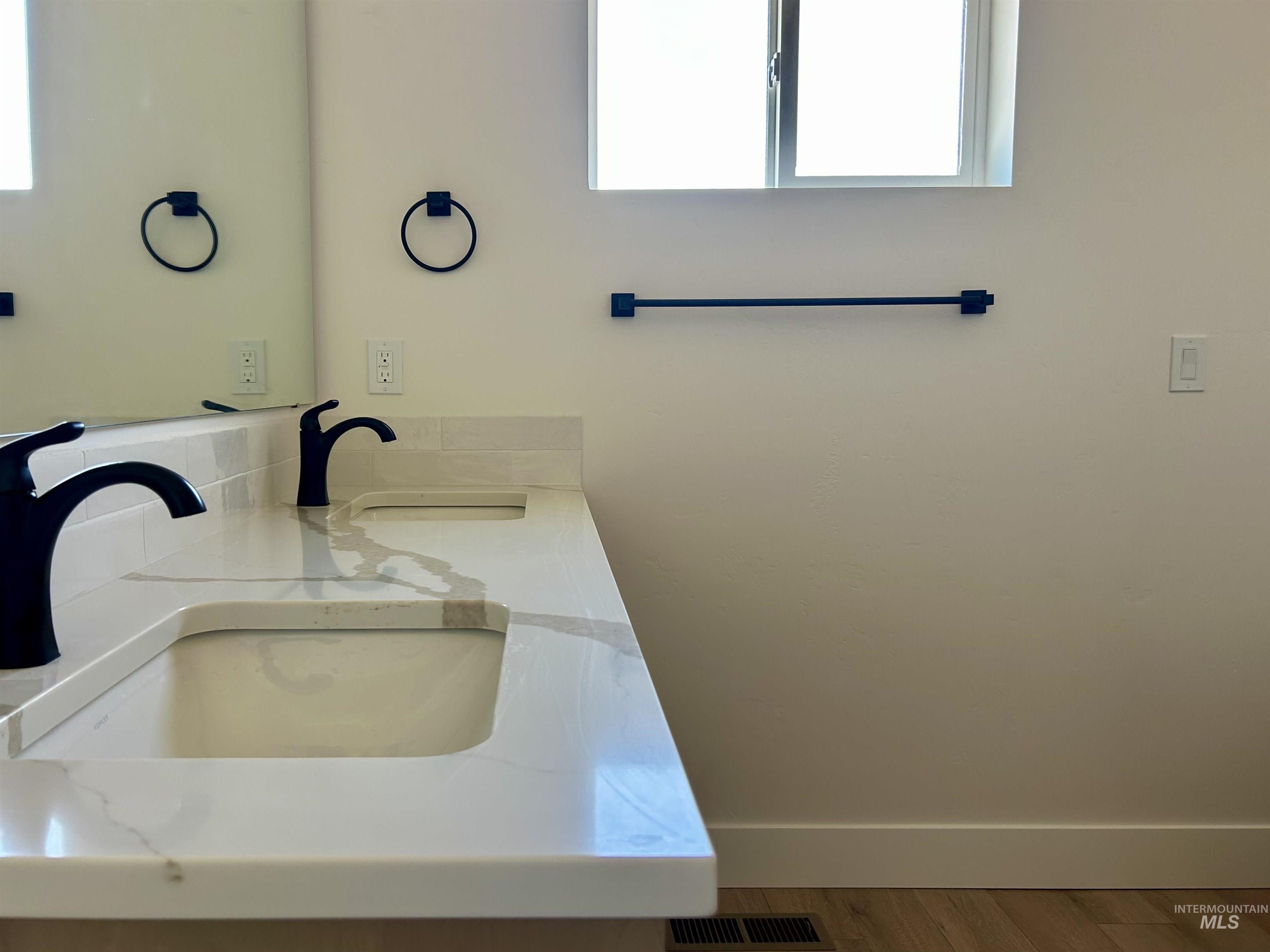 945 N 15th St, Payette, Idaho 83661, 2 Bedrooms, 2 Bathrooms, Residential For Sale, Price $315,000,MLS 98957719