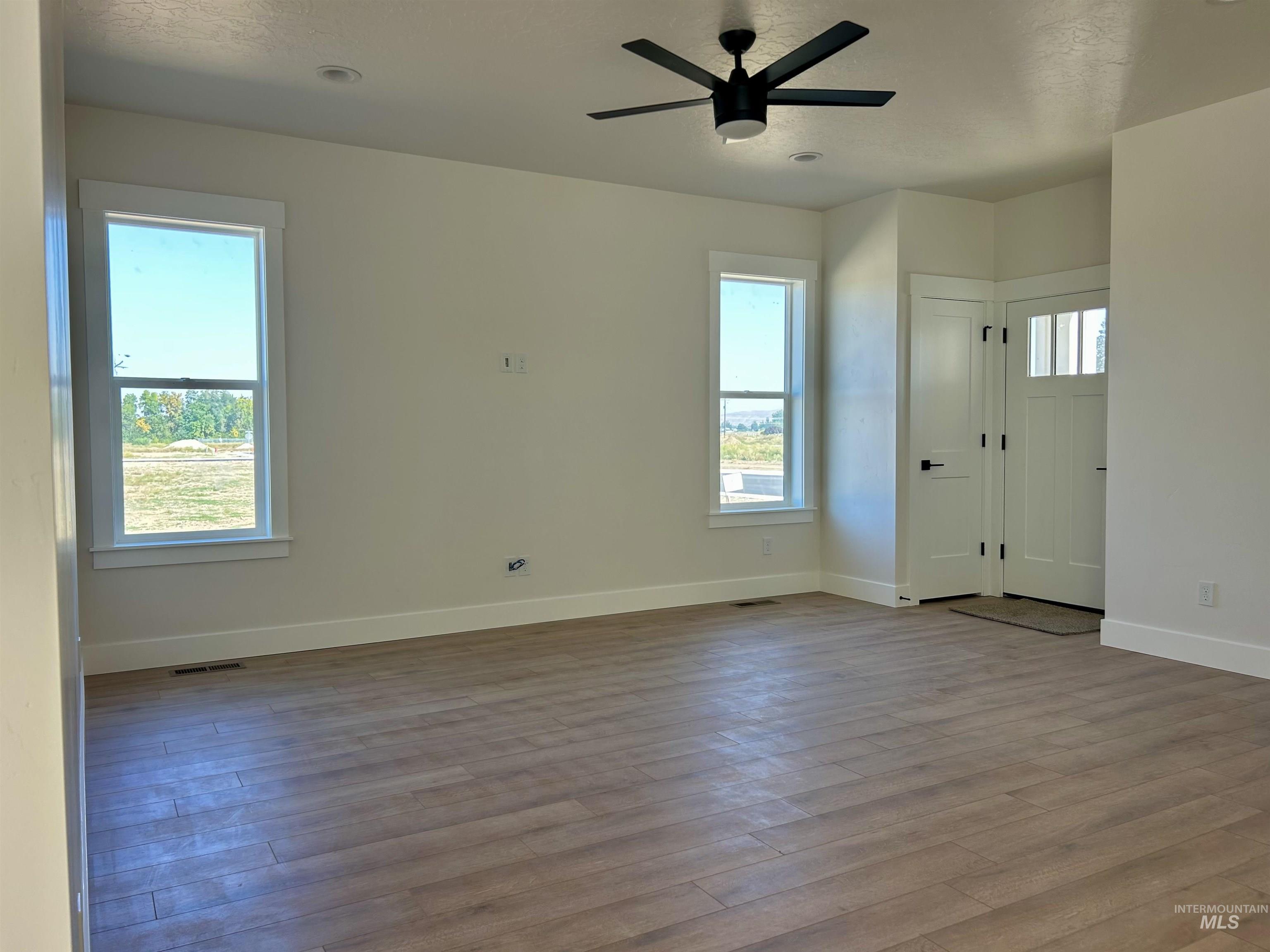 945 N 15th St, Payette, Idaho 83661, 2 Bedrooms, 2 Bathrooms, Residential For Sale, Price $315,000,MLS 98957719