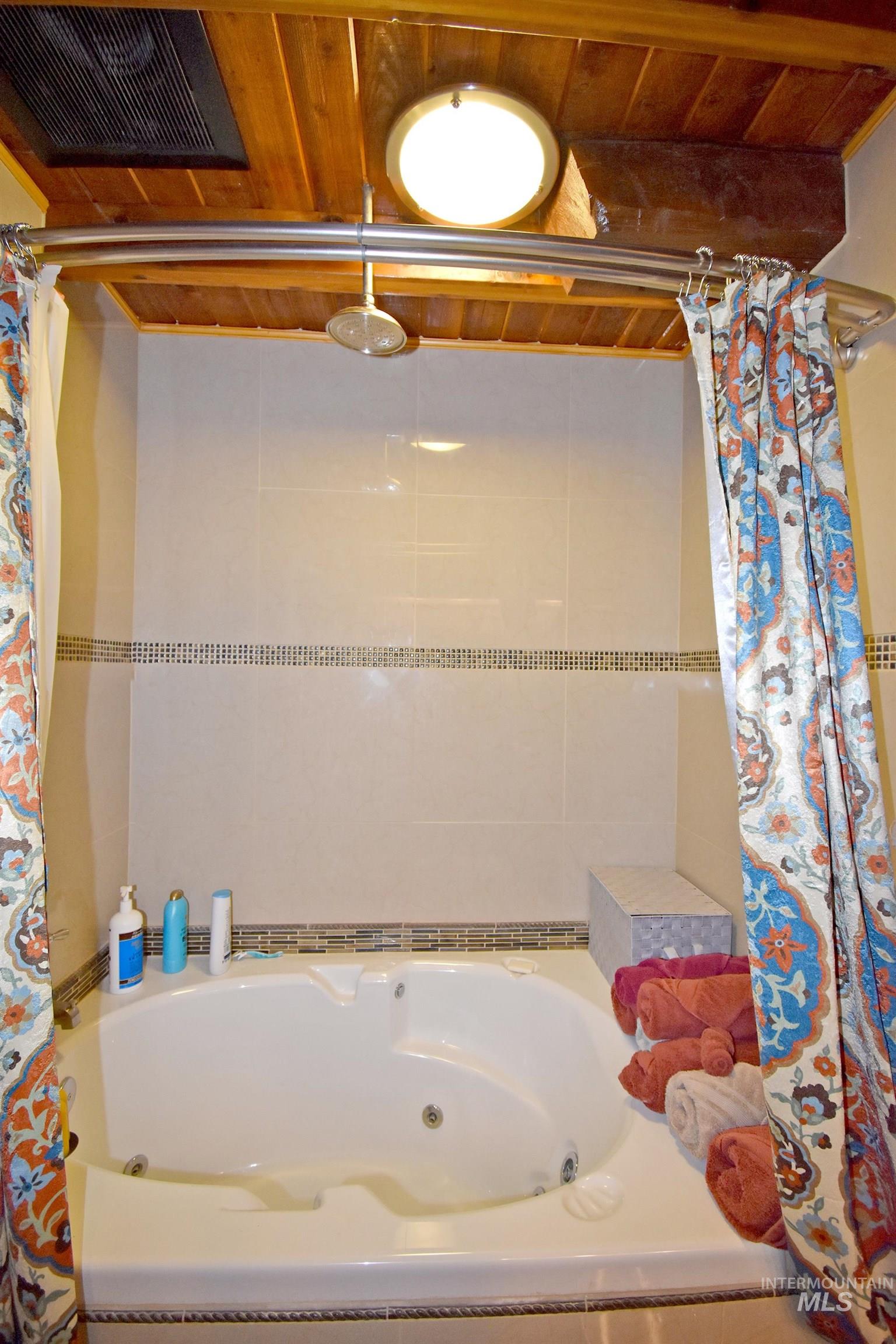 2424 Sunset View Ct, Clarkston, Washington 99403, 3 Bedrooms, 2 Bathrooms, Residential For Sale, Price $525,000,MLS 98957725