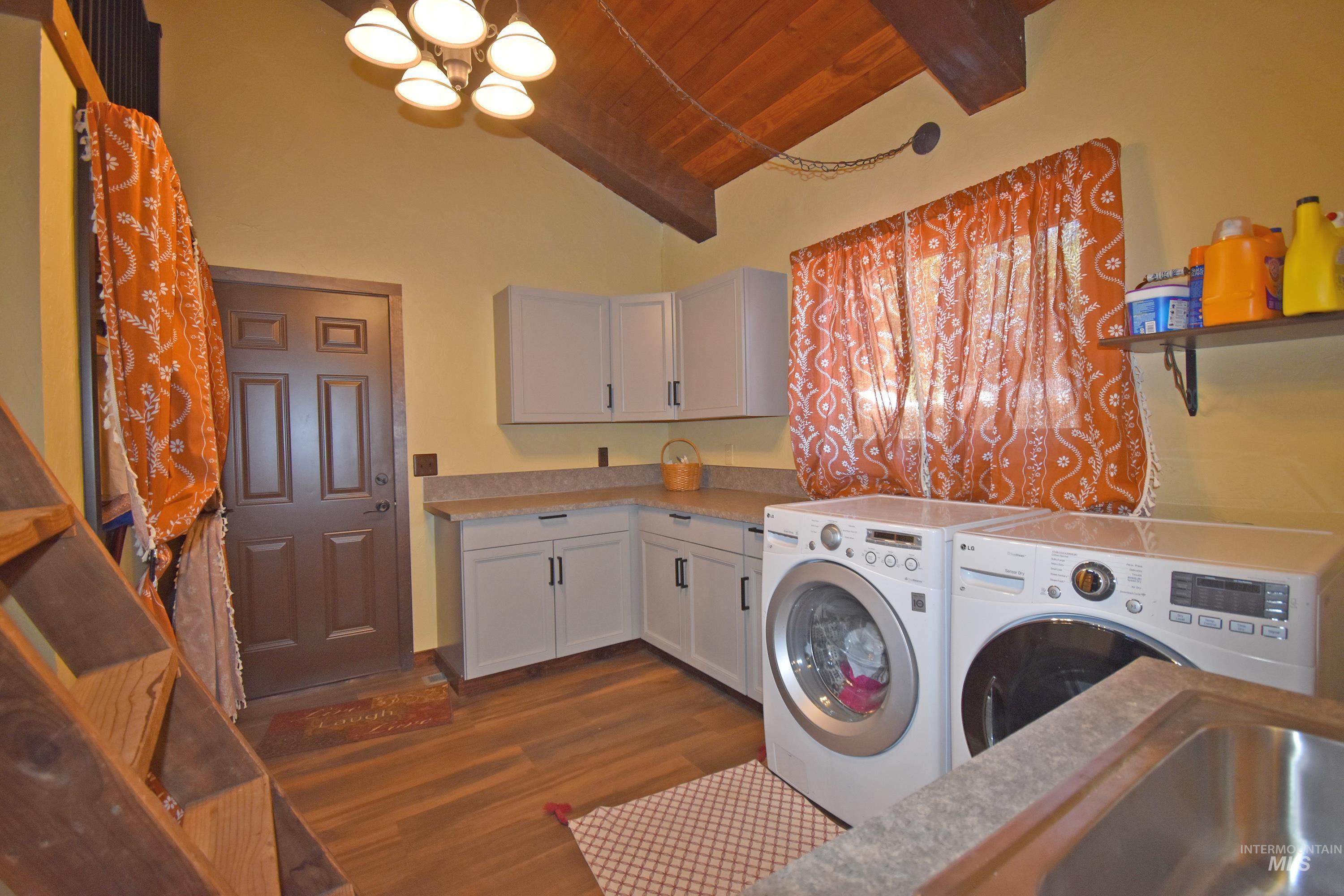 2424 Sunset View Ct, Clarkston, Washington 99403, 3 Bedrooms, 2 Bathrooms, Residential For Sale, Price $525,000,MLS 98957725