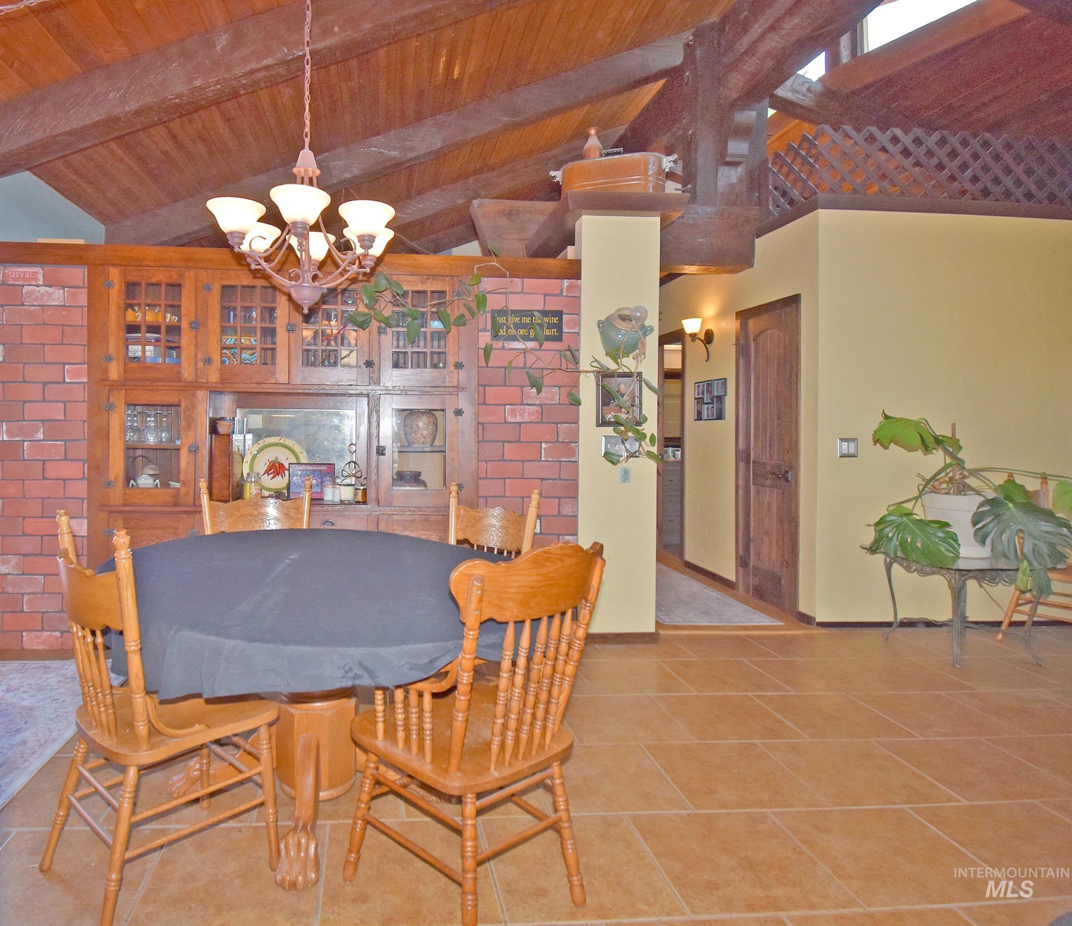 2424 Sunset View Ct, Clarkston, Washington 99403, 3 Bedrooms, 2 Bathrooms, Residential For Sale, Price $525,000,MLS 98957725