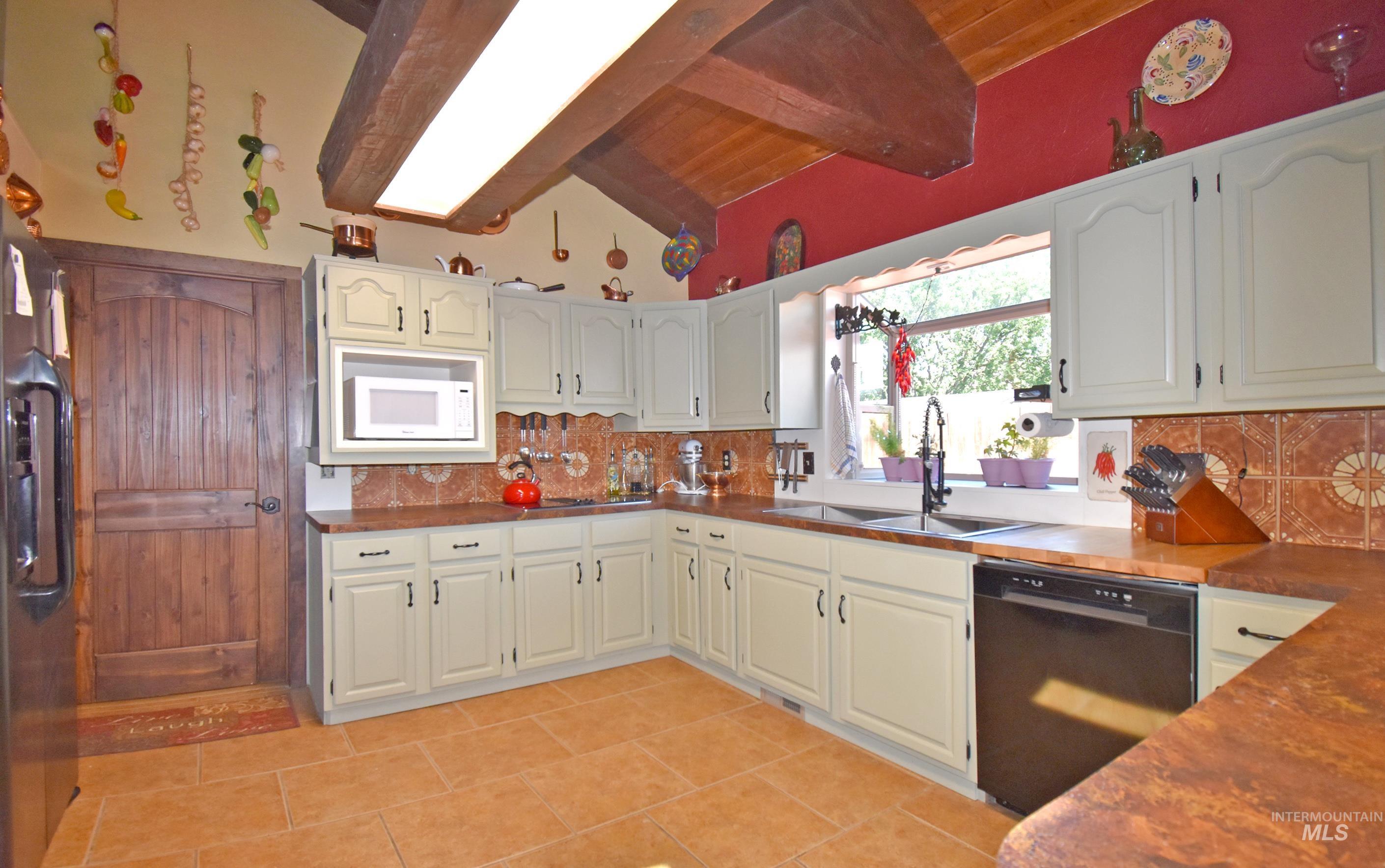 2424 Sunset View Ct, Clarkston, Washington 99403, 3 Bedrooms, 2 Bathrooms, Residential For Sale, Price $525,000,MLS 98957725