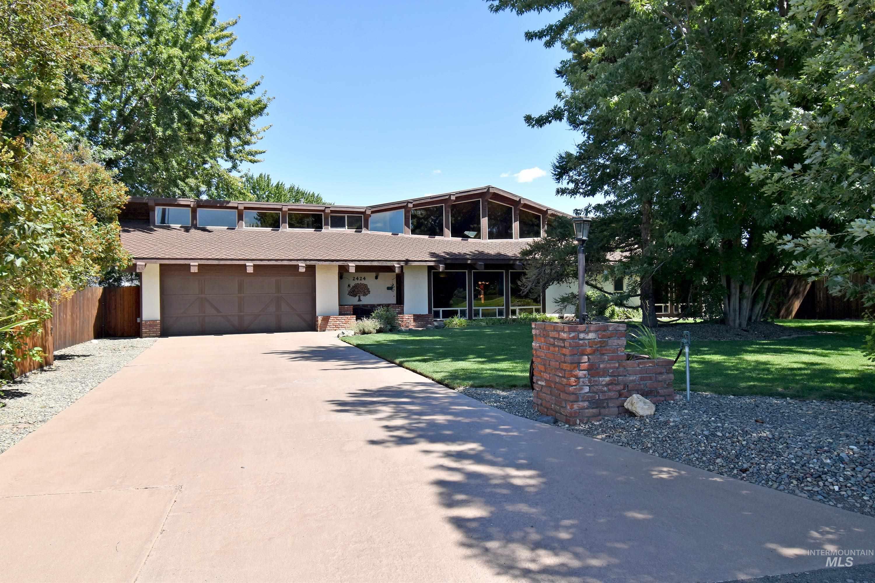 2424 Sunset View Ct, Clarkston, Washington 99403, 3 Bedrooms, 2 Bathrooms, Residential For Sale, Price $525,000,MLS 98957725