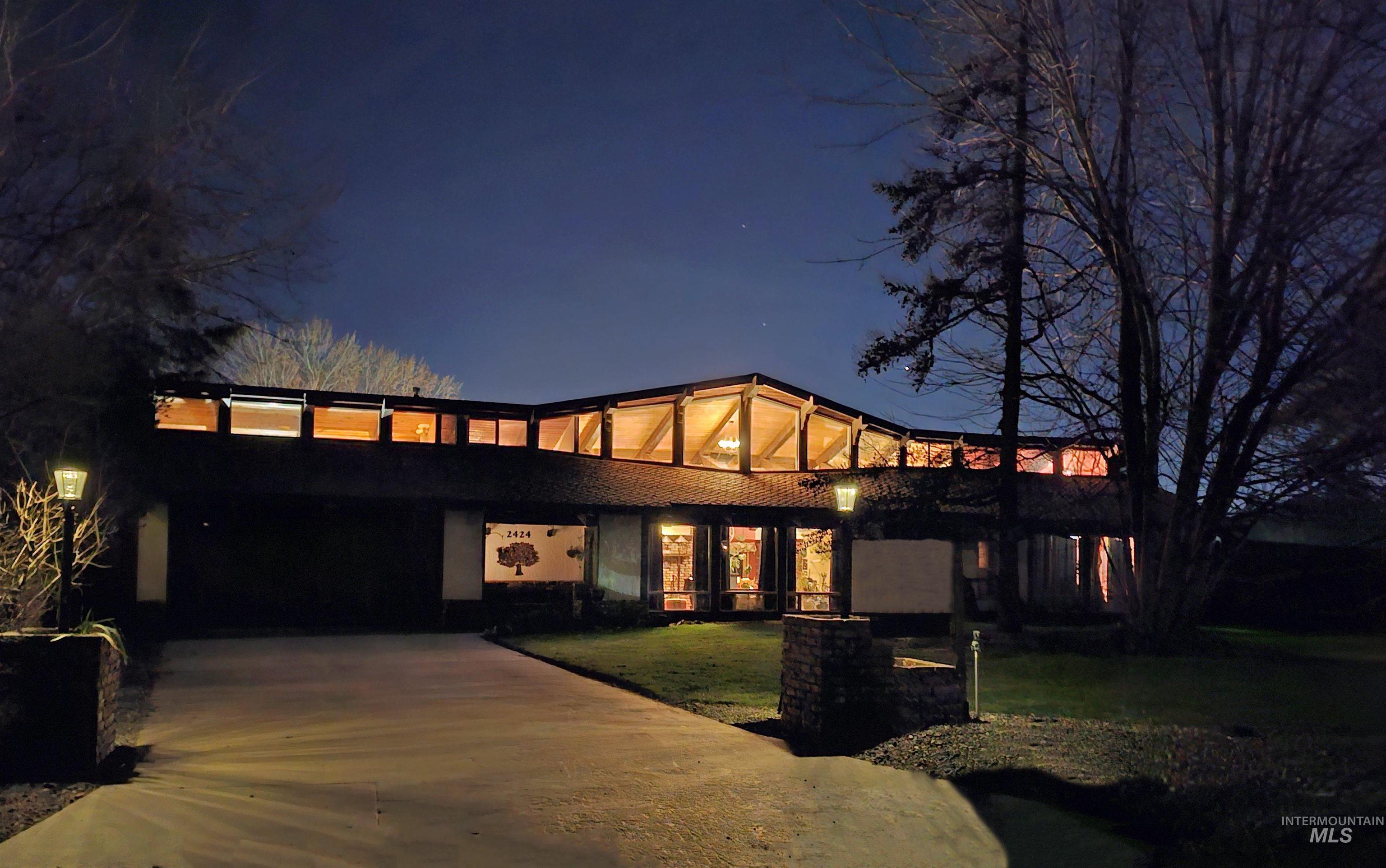 2424 Sunset View Ct, Clarkston, Washington 99403, 3 Bedrooms, 2 Bathrooms, Residential For Sale, Price $459,000,MLS 98957726