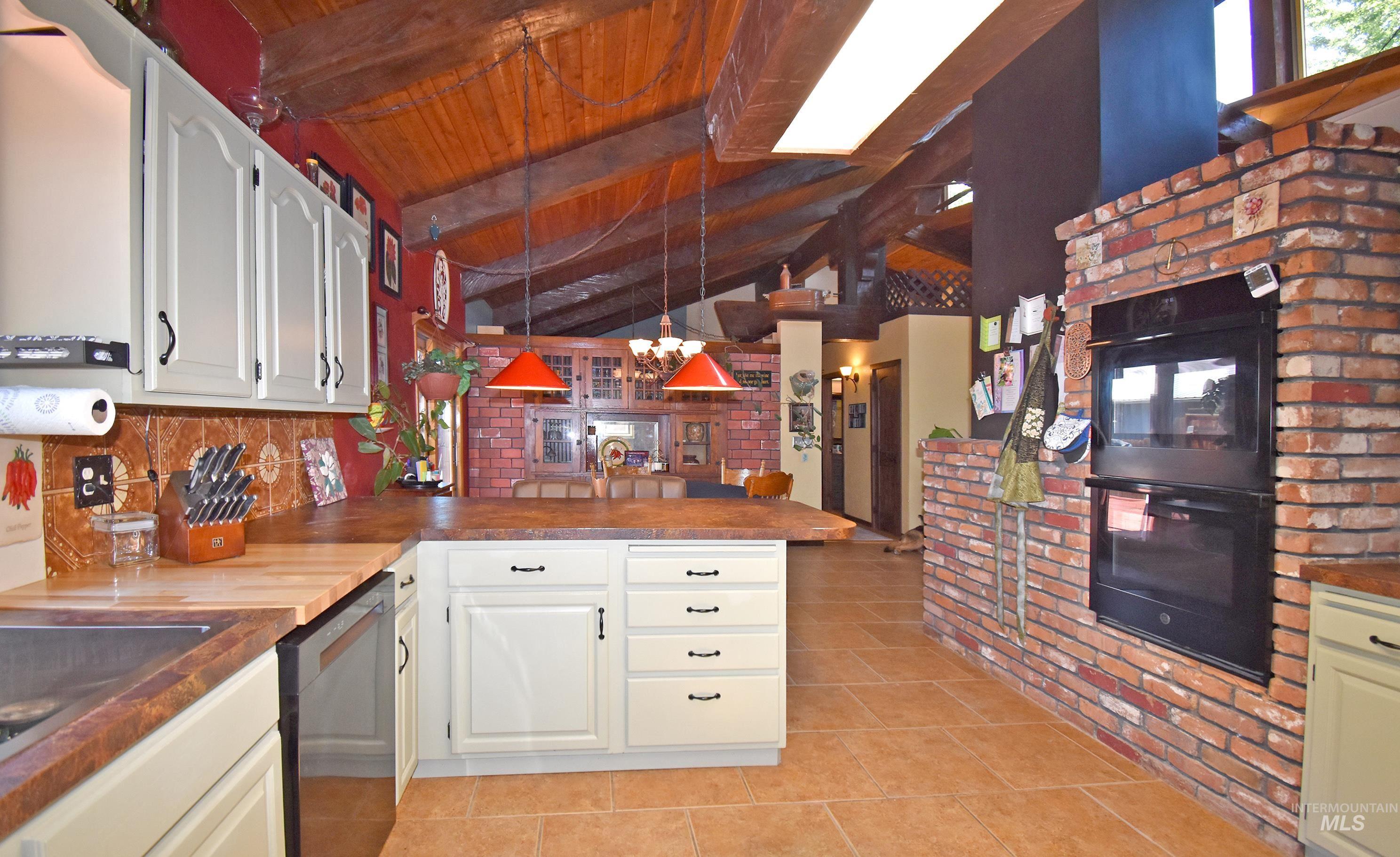 2424 Sunset View Ct, Clarkston, Washington 99403, 3 Bedrooms, 2 Bathrooms, Residential For Sale, Price $459,000,MLS 98957726