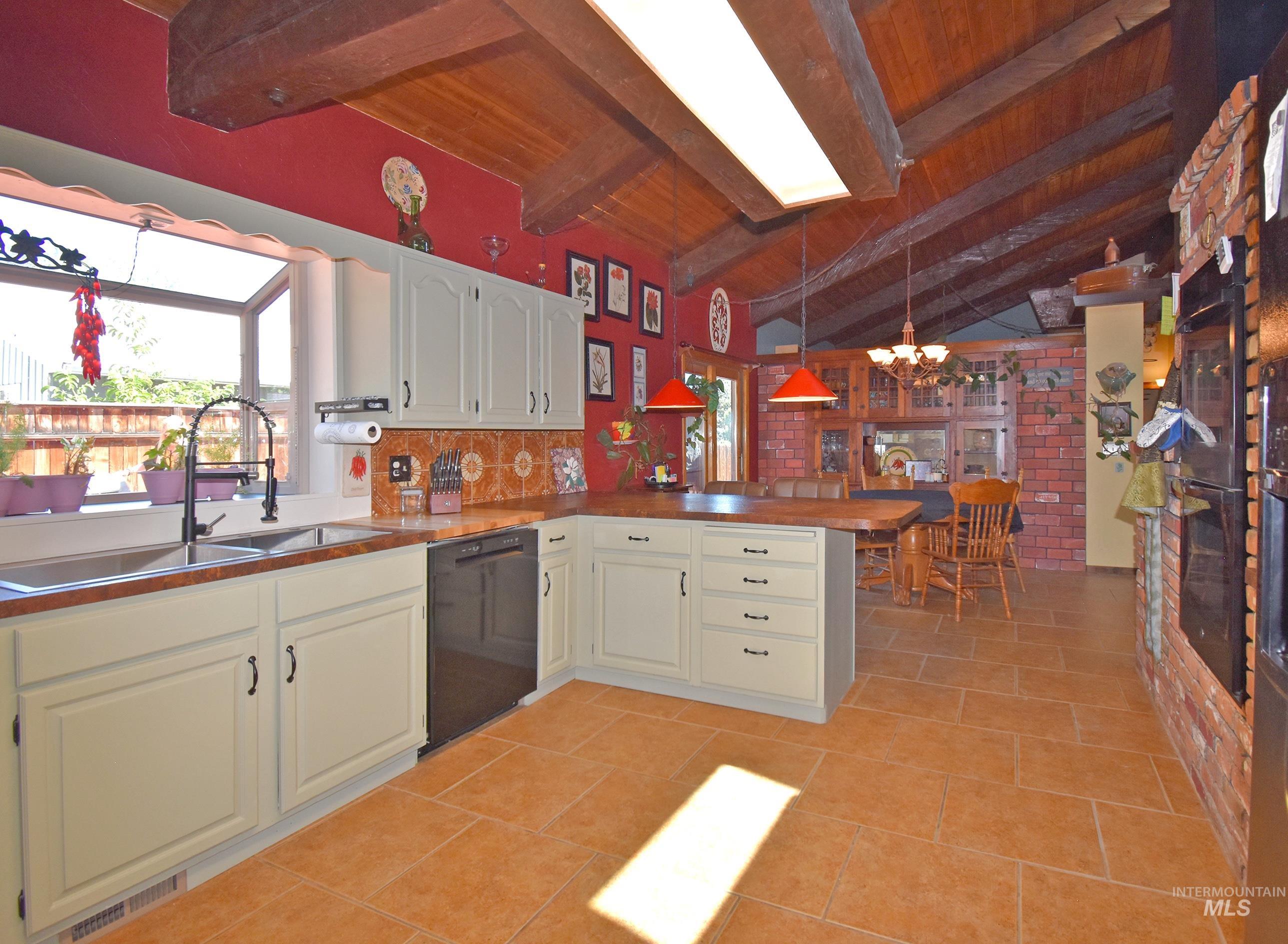 2424 Sunset View Ct, Clarkston, Washington 99403, 3 Bedrooms, 2 Bathrooms, Residential For Sale, Price $459,000,MLS 98957726