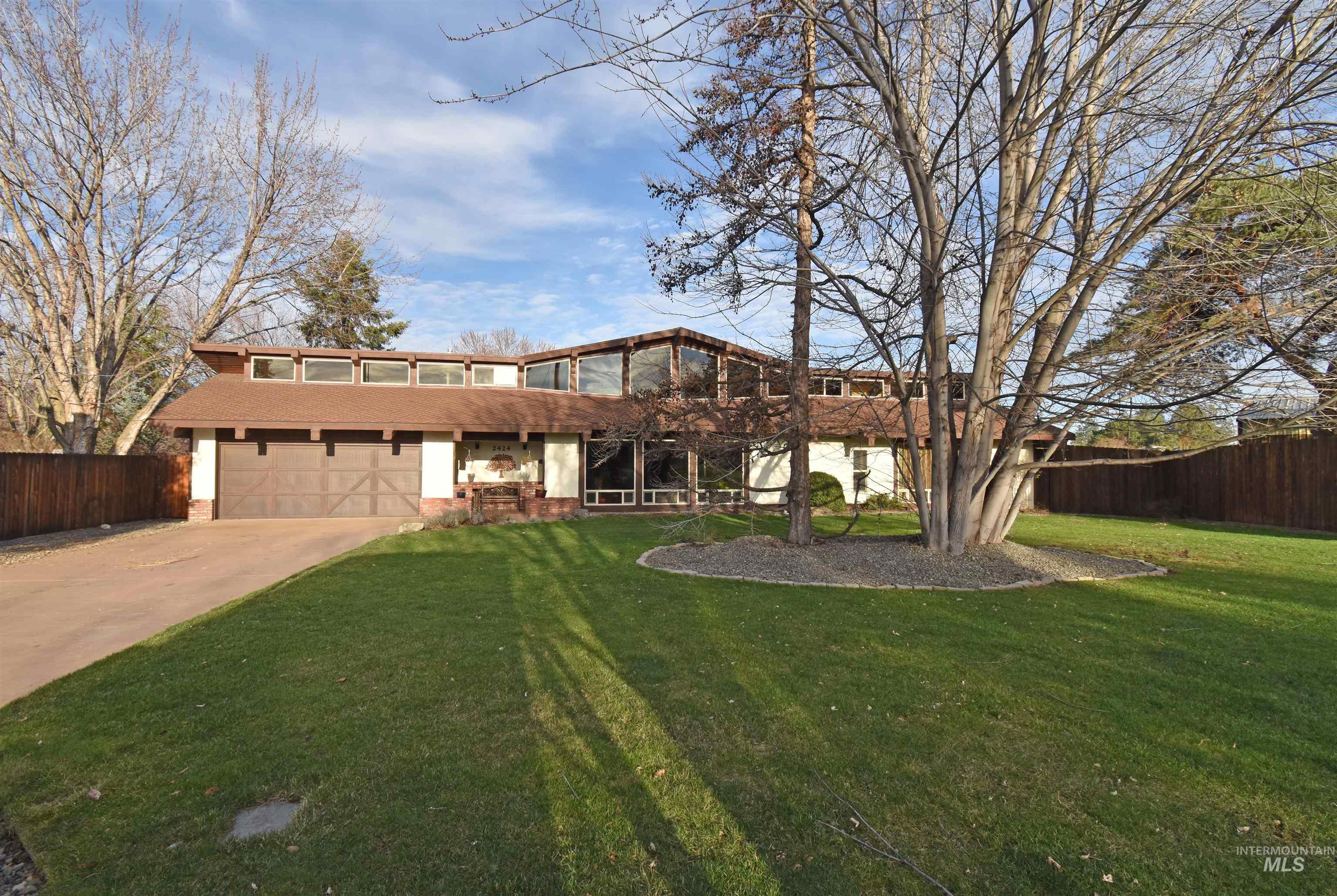 2424 Sunset View Ct, Clarkston, Washington 99403, 3 Bedrooms, 2 Bathrooms, Residential For Sale, Price $459,000,MLS 98957726