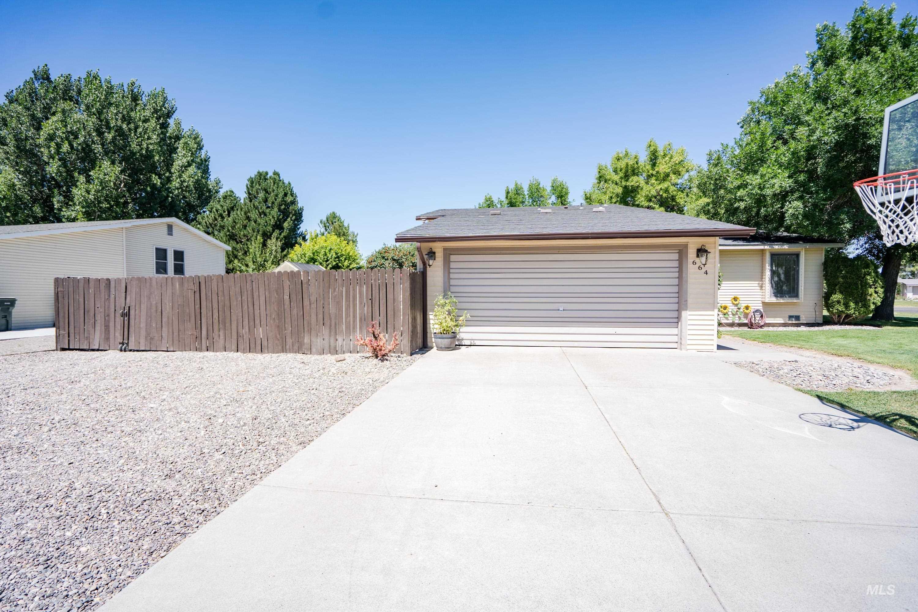 664 Columbine Dr, Paul, Idaho 83347, 4 Bedrooms, 2 Bathrooms, Residential For Sale, Price $343,000,MLS 98957732