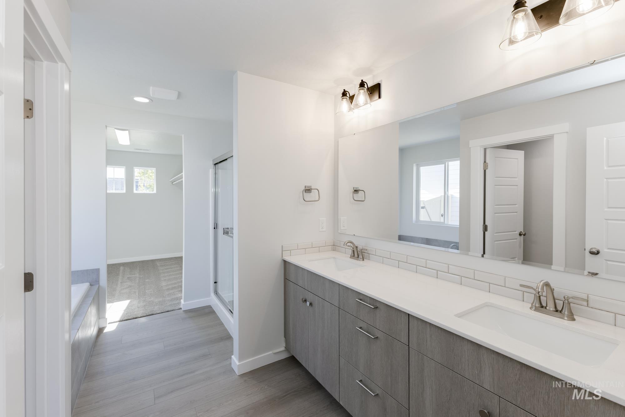 2323 N Carly Ave, Star, Idaho 83669, 4 Bedrooms, 2 Bathrooms, Residential For Sale, Price $559,990,MLS 98957750