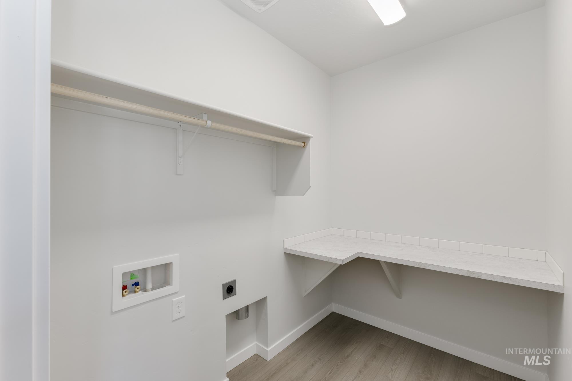 2323 N Carly Ave, Star, Idaho 83669, 4 Bedrooms, 2 Bathrooms, Residential For Sale, Price $559,990,MLS 98957750