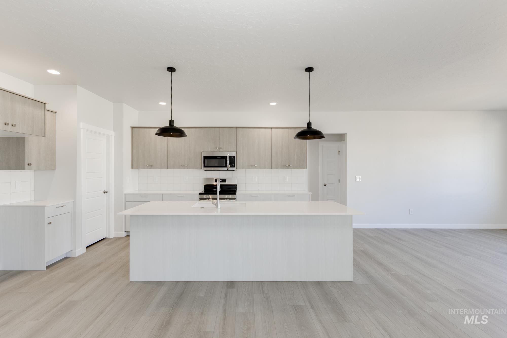 2323 N Carly Ave, Star, Idaho 83669, 4 Bedrooms, 2 Bathrooms, Residential For Sale, Price $559,990,MLS 98957750