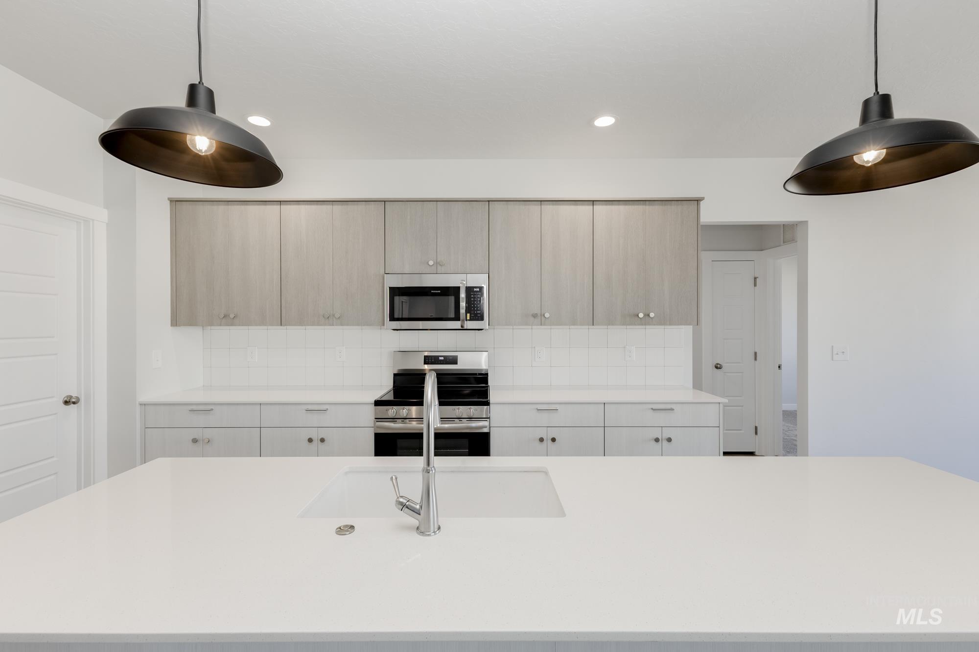 2323 N Carly Ave, Star, Idaho 83669, 4 Bedrooms, 2 Bathrooms, Residential For Sale, Price $559,990,MLS 98957750