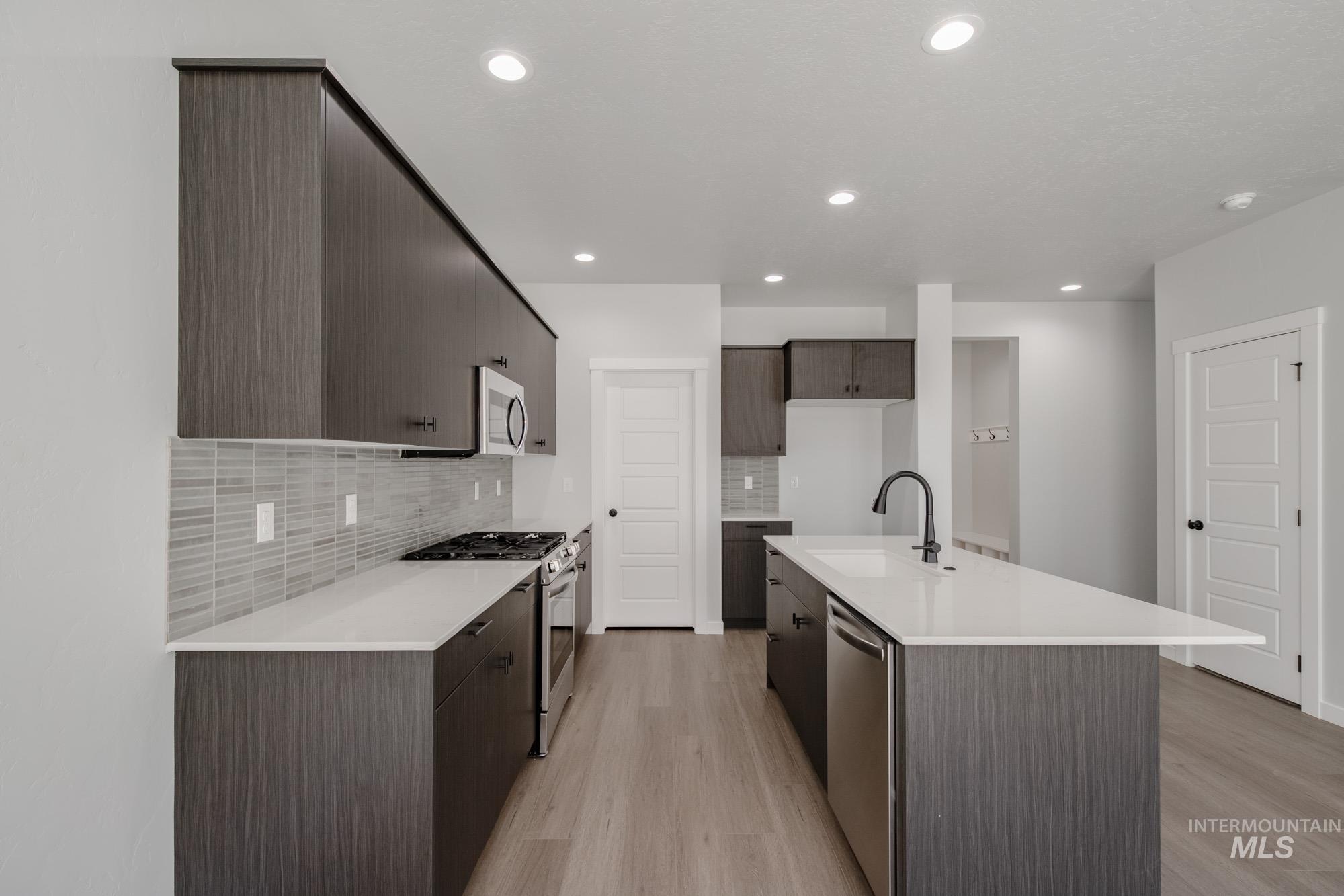 4195 E Woodmurra St, Meridian, Idaho 83642, 3 Bedrooms, 2.5 Bathrooms, Residential For Sale, Price $422,990,MLS 98957768