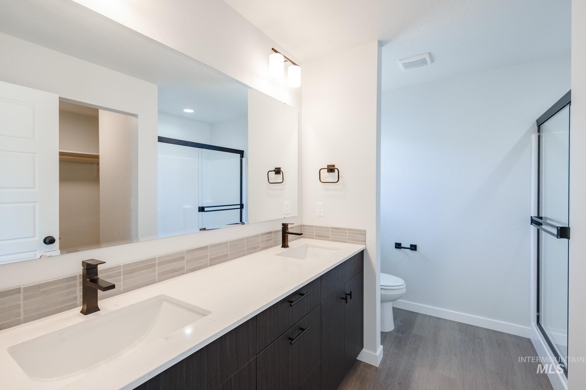 4195 E Woodmurra St, Meridian, Idaho 83642, 3 Bedrooms, 2.5 Bathrooms, Residential For Sale, Price $422,990,MLS 98957768