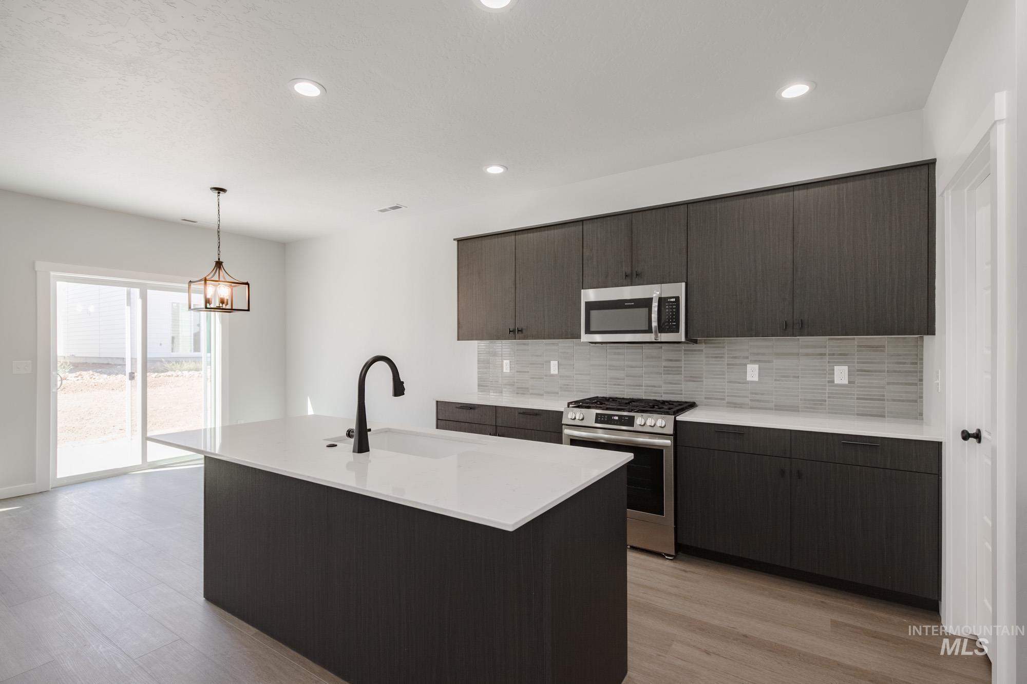 4195 E Woodmurra St, Meridian, Idaho 83642, 3 Bedrooms, 2.5 Bathrooms, Residential For Sale, Price $422,990,MLS 98957768