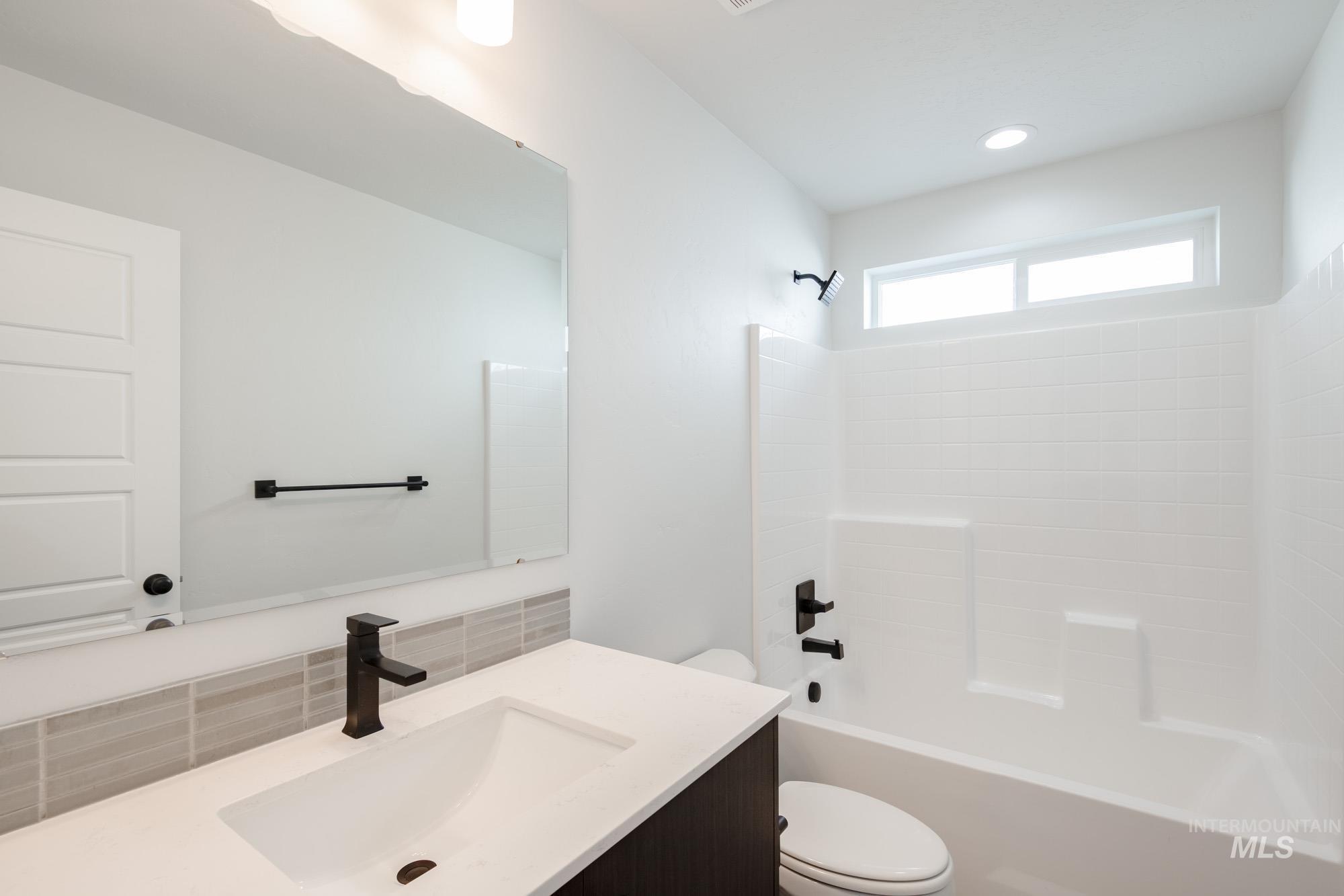 4195 E Woodmurra St, Meridian, Idaho 83642, 3 Bedrooms, 2.5 Bathrooms, Residential For Sale, Price $422,990,MLS 98957768