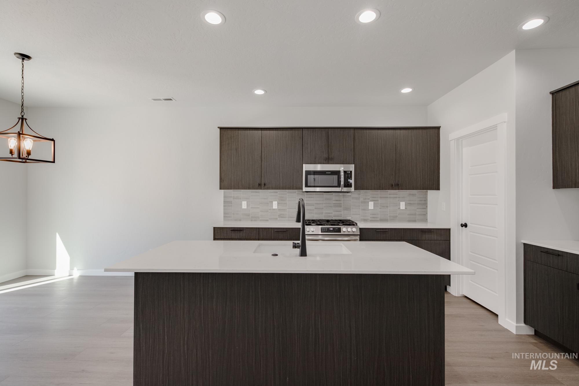 4195 E Woodmurra St, Meridian, Idaho 83642, 3 Bedrooms, 2.5 Bathrooms, Residential For Sale, Price $422,990,MLS 98957768