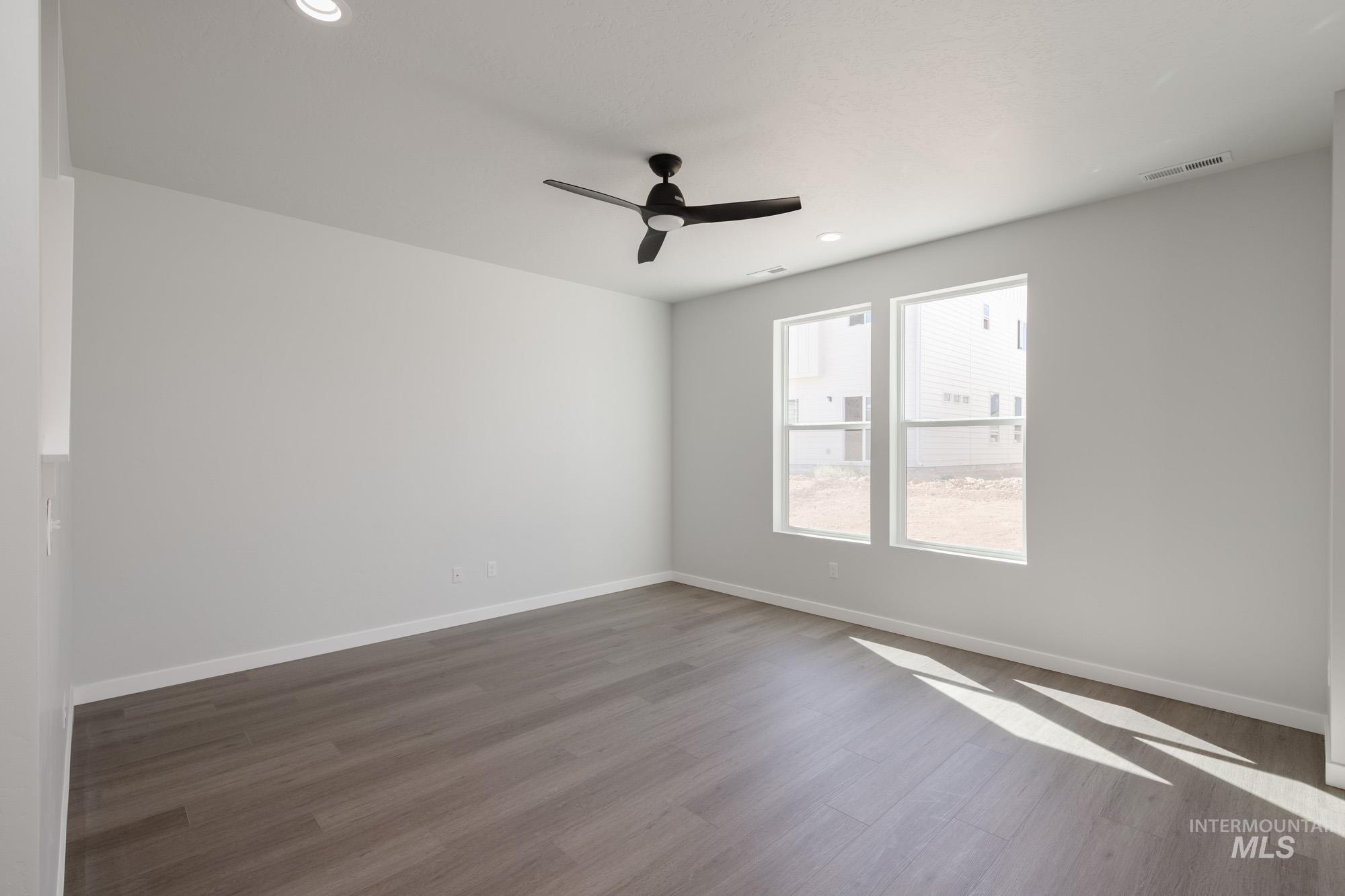 4195 E Woodmurra St, Meridian, Idaho 83642, 3 Bedrooms, 2.5 Bathrooms, Residential For Sale, Price $422,990,MLS 98957768