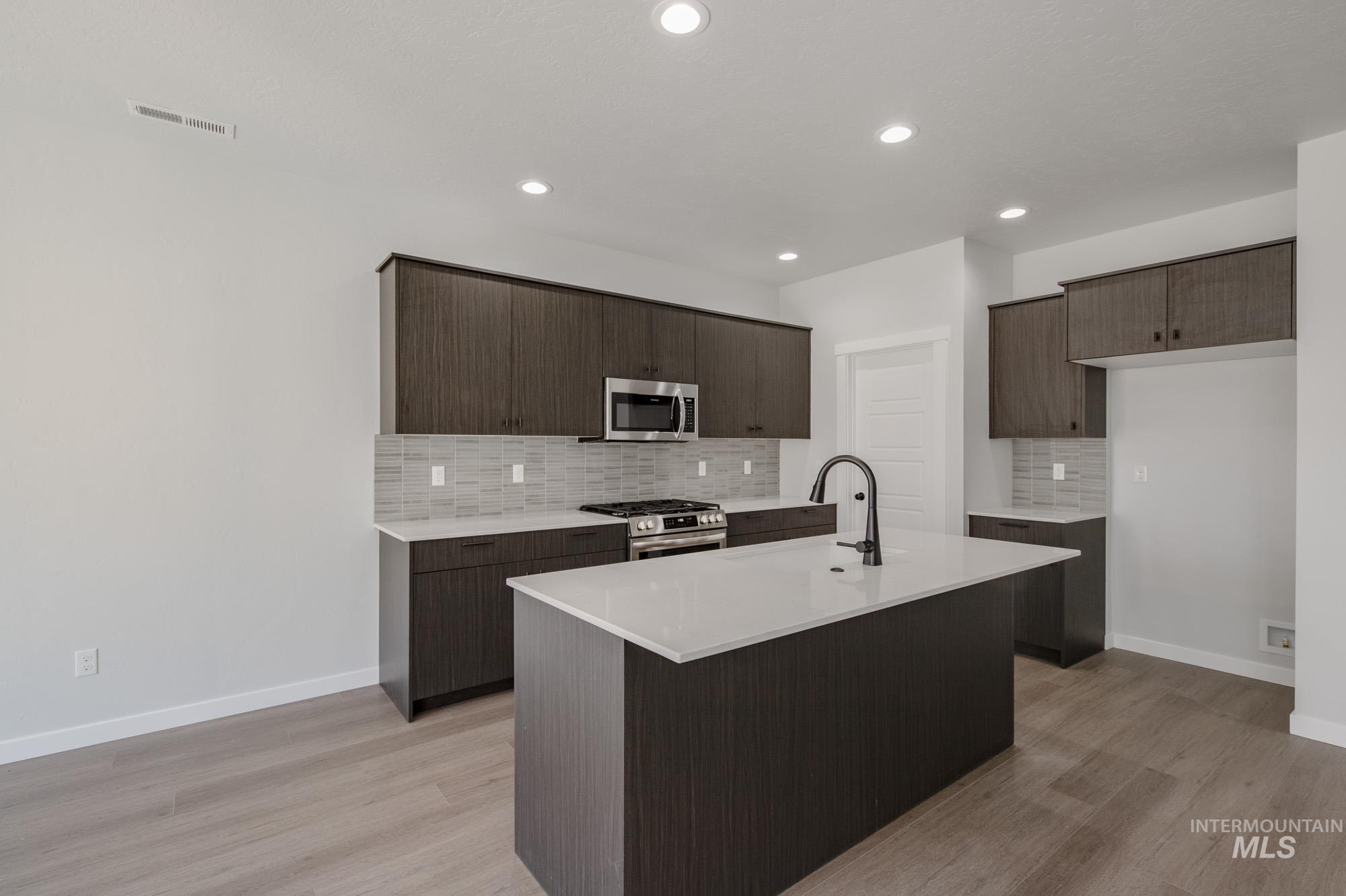 4195 E Woodmurra St, Meridian, Idaho 83642, 3 Bedrooms, 2.5 Bathrooms, Residential For Sale, Price $422,990,MLS 98957768