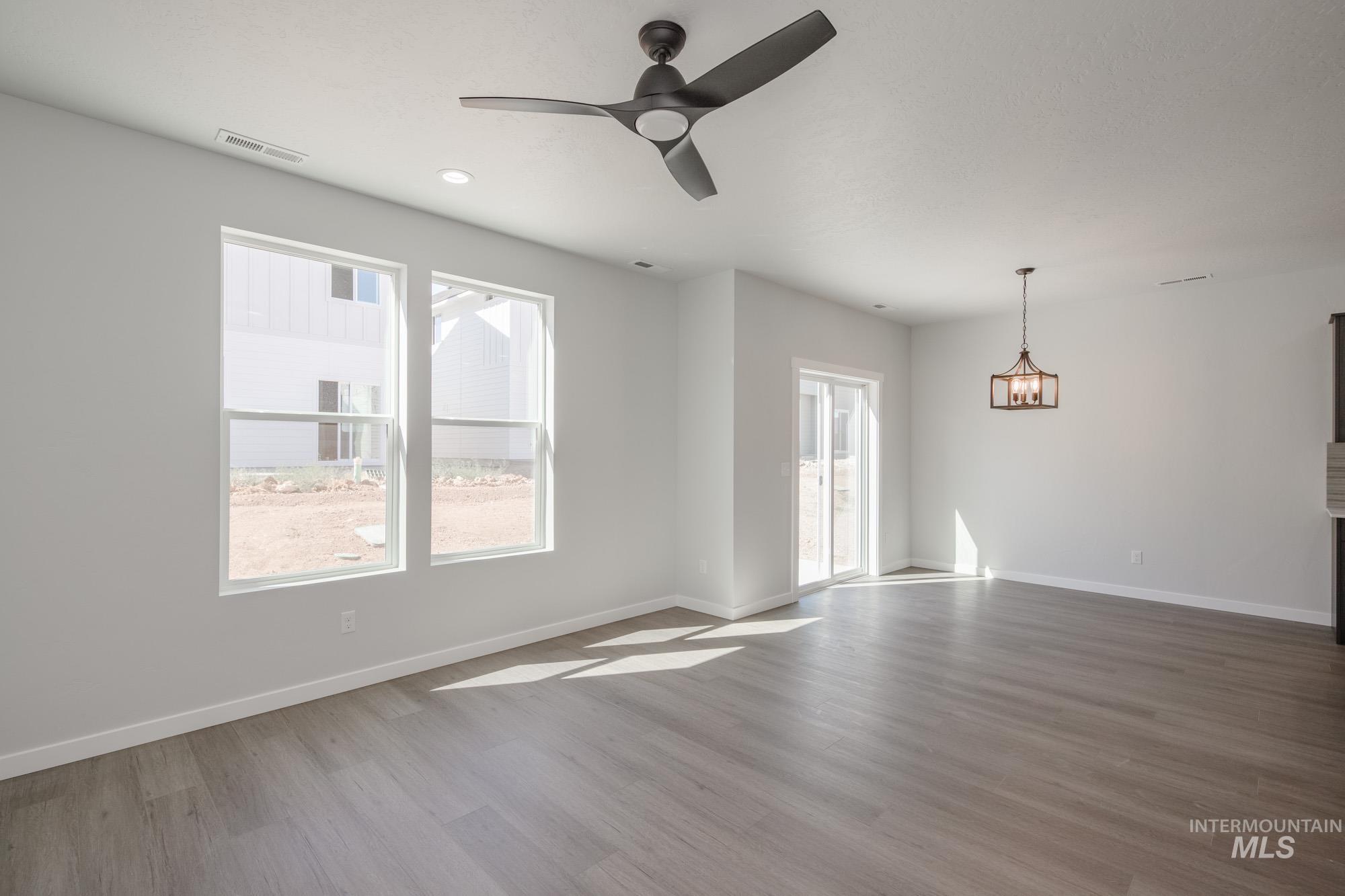 4195 E Woodmurra St, Meridian, Idaho 83642, 3 Bedrooms, 2.5 Bathrooms, Residential For Sale, Price $422,990,MLS 98957768