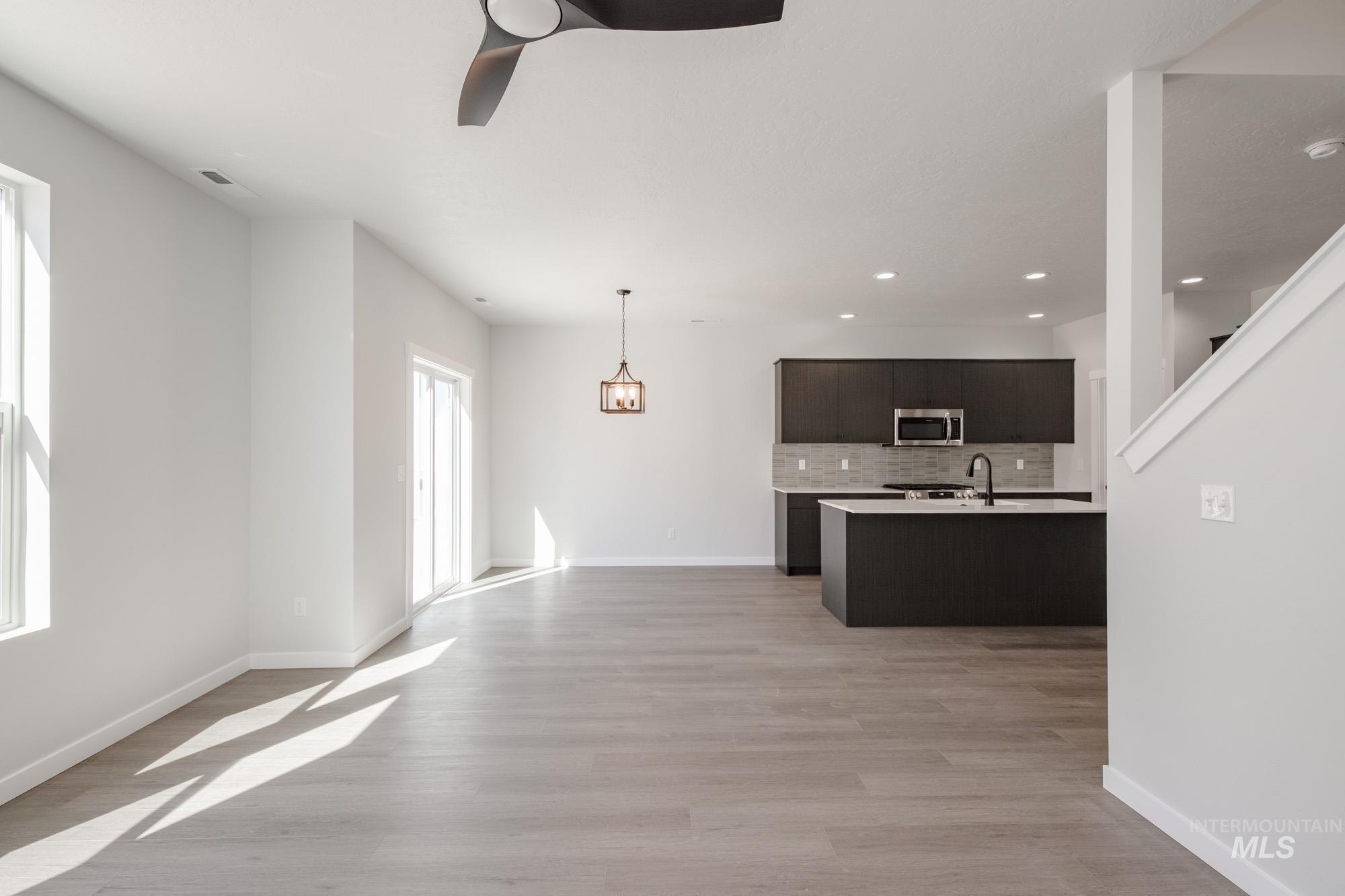 4195 E Woodmurra St, Meridian, Idaho 83642, 3 Bedrooms, 2.5 Bathrooms, Residential For Sale, Price $422,990,MLS 98957768