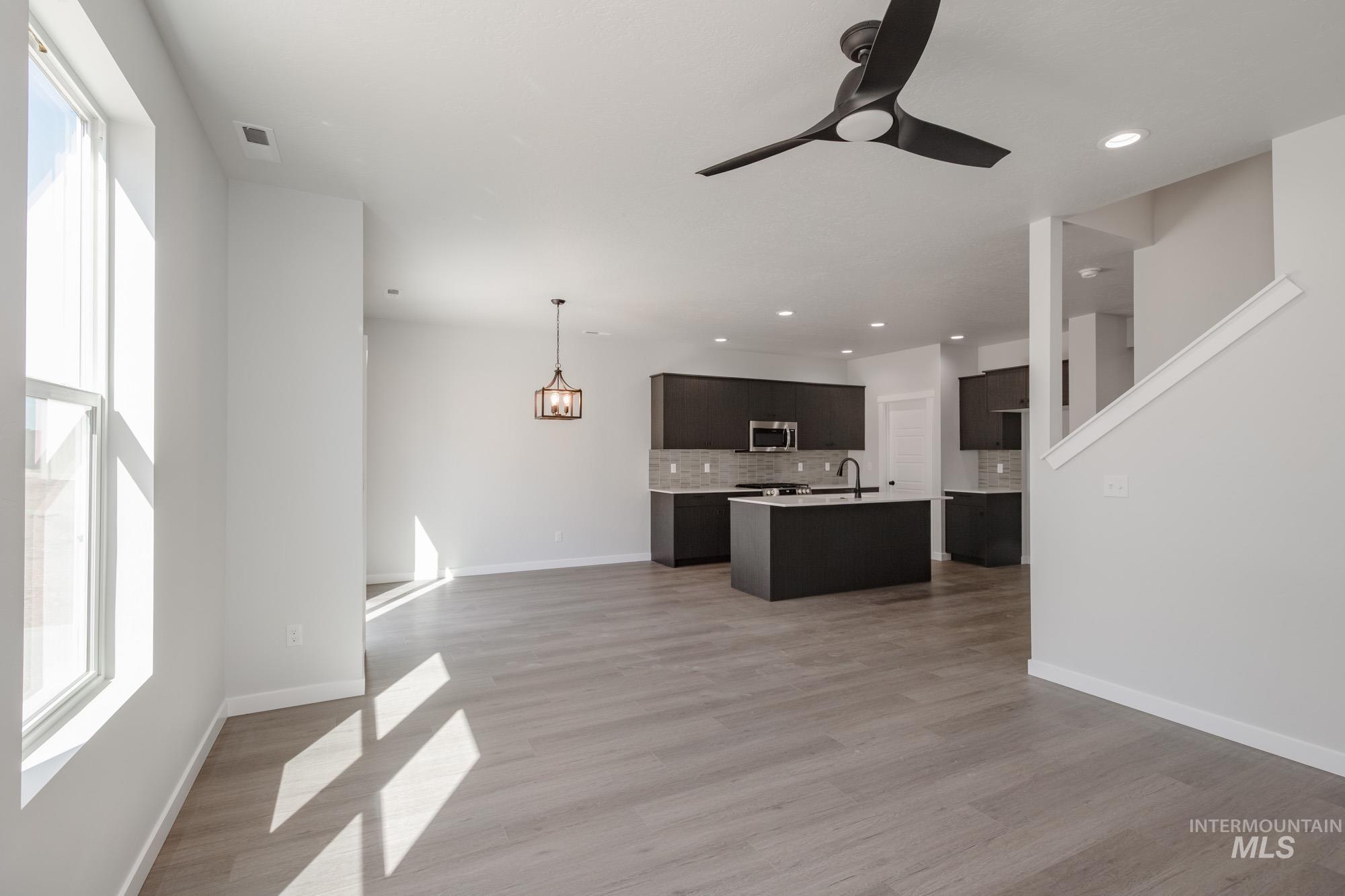 4195 E Woodmurra St, Meridian, Idaho 83642, 3 Bedrooms, 2.5 Bathrooms, Residential For Sale, Price $422,990,MLS 98957768