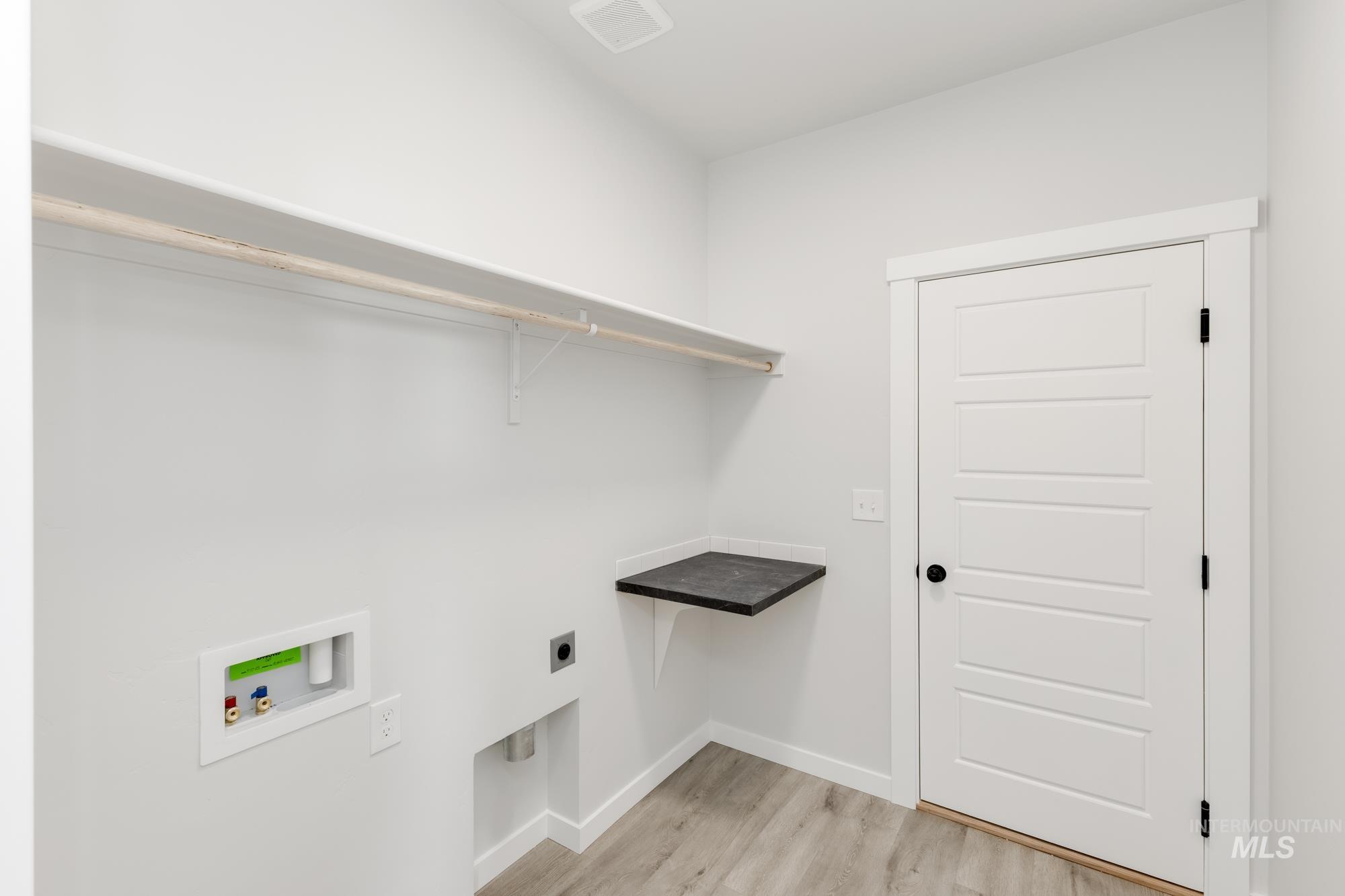 10102 W La Jolla Ct, Boise, Idaho 83709, 4 Bedrooms, 2 Bathrooms, Residential For Sale, Price $499,990,MLS 98957774