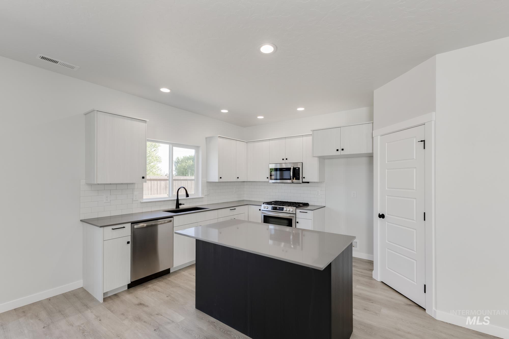 10102 W La Jolla Ct, Boise, Idaho 83709, 4 Bedrooms, 2 Bathrooms, Residential For Sale, Price $499,990,MLS 98957774