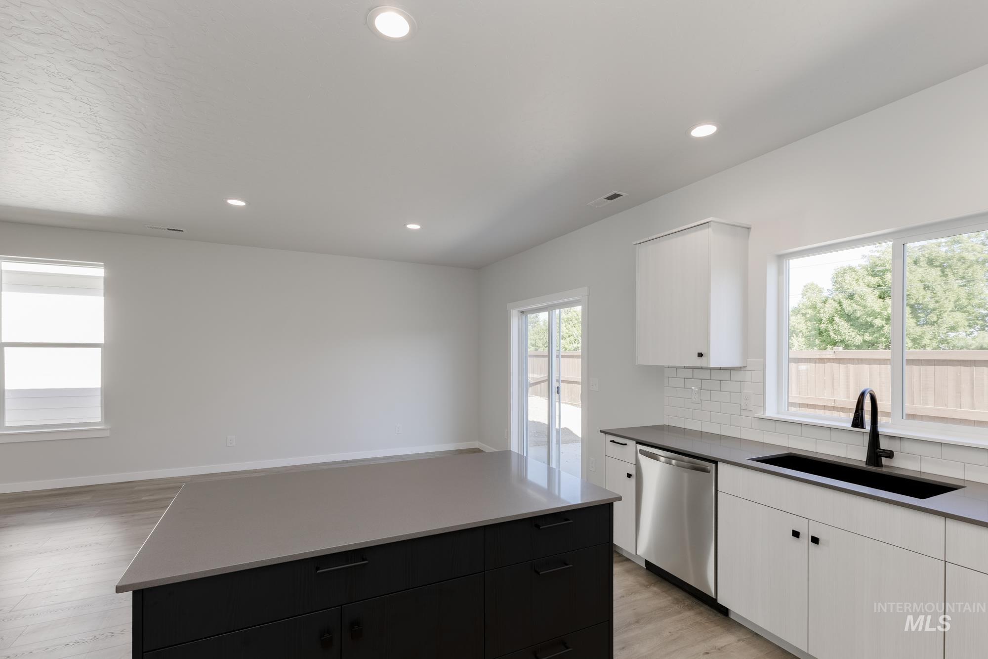 10102 W La Jolla Ct, Boise, Idaho 83709, 4 Bedrooms, 2 Bathrooms, Residential For Sale, Price $499,990,MLS 98957774