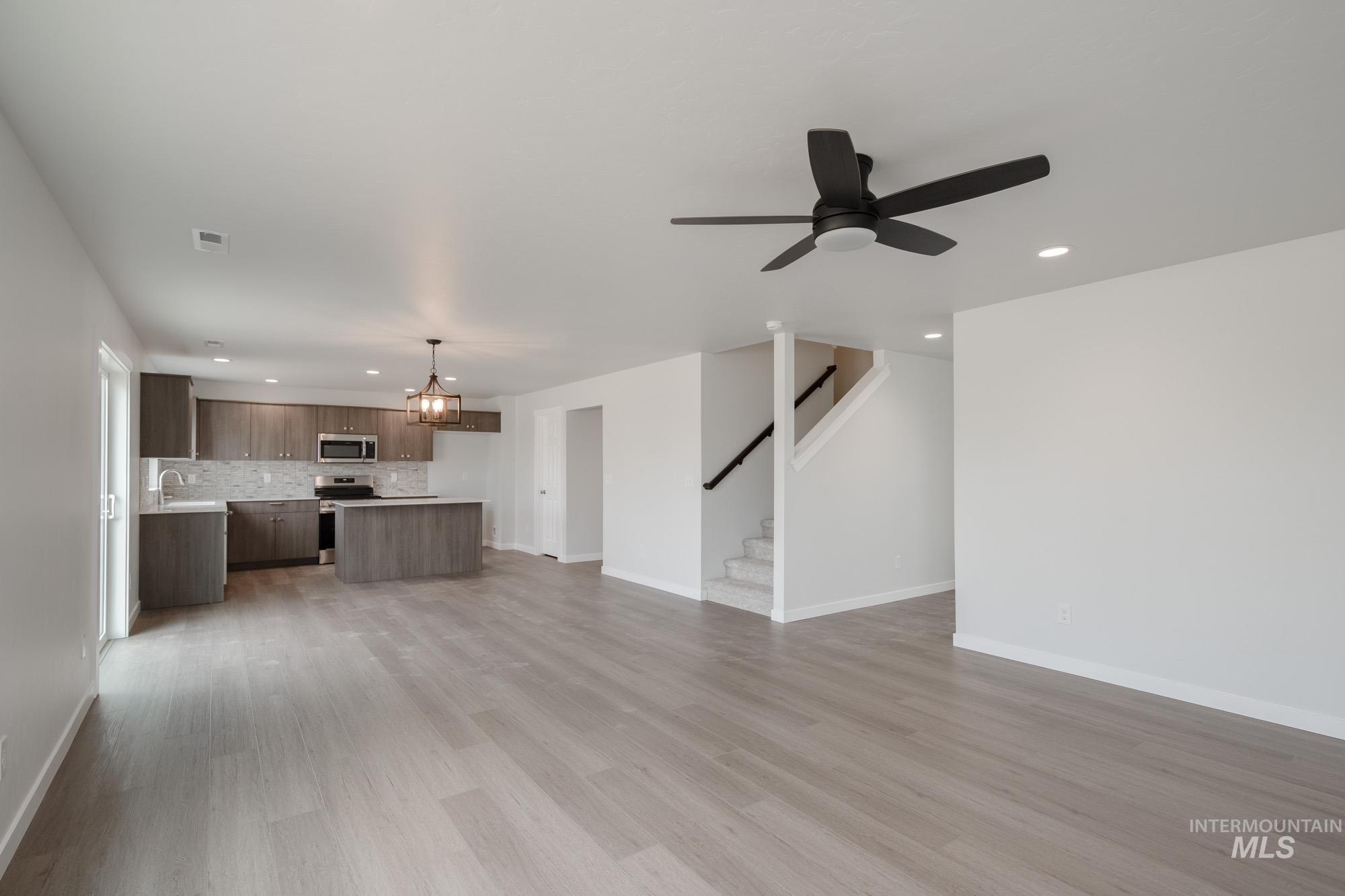 986 W Cub River Dr, Meridian, Idaho 83642, 4 Bedrooms, 2.5 Bathrooms, Residential For Sale, Price $489,990,MLS 98957775