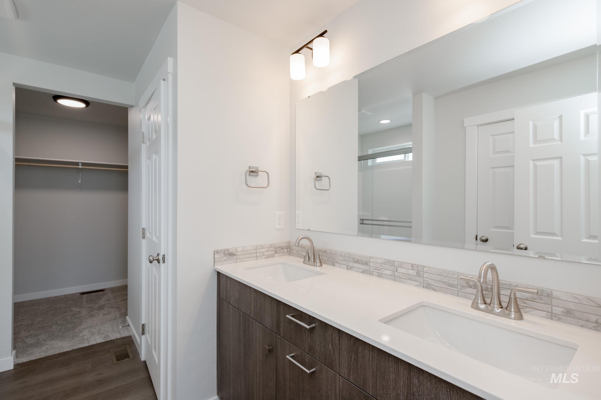 986 W Cub River Dr, Meridian, Idaho 83642, 4 Bedrooms, 2.5 Bathrooms, Residential For Sale, Price $489,990,MLS 98957775