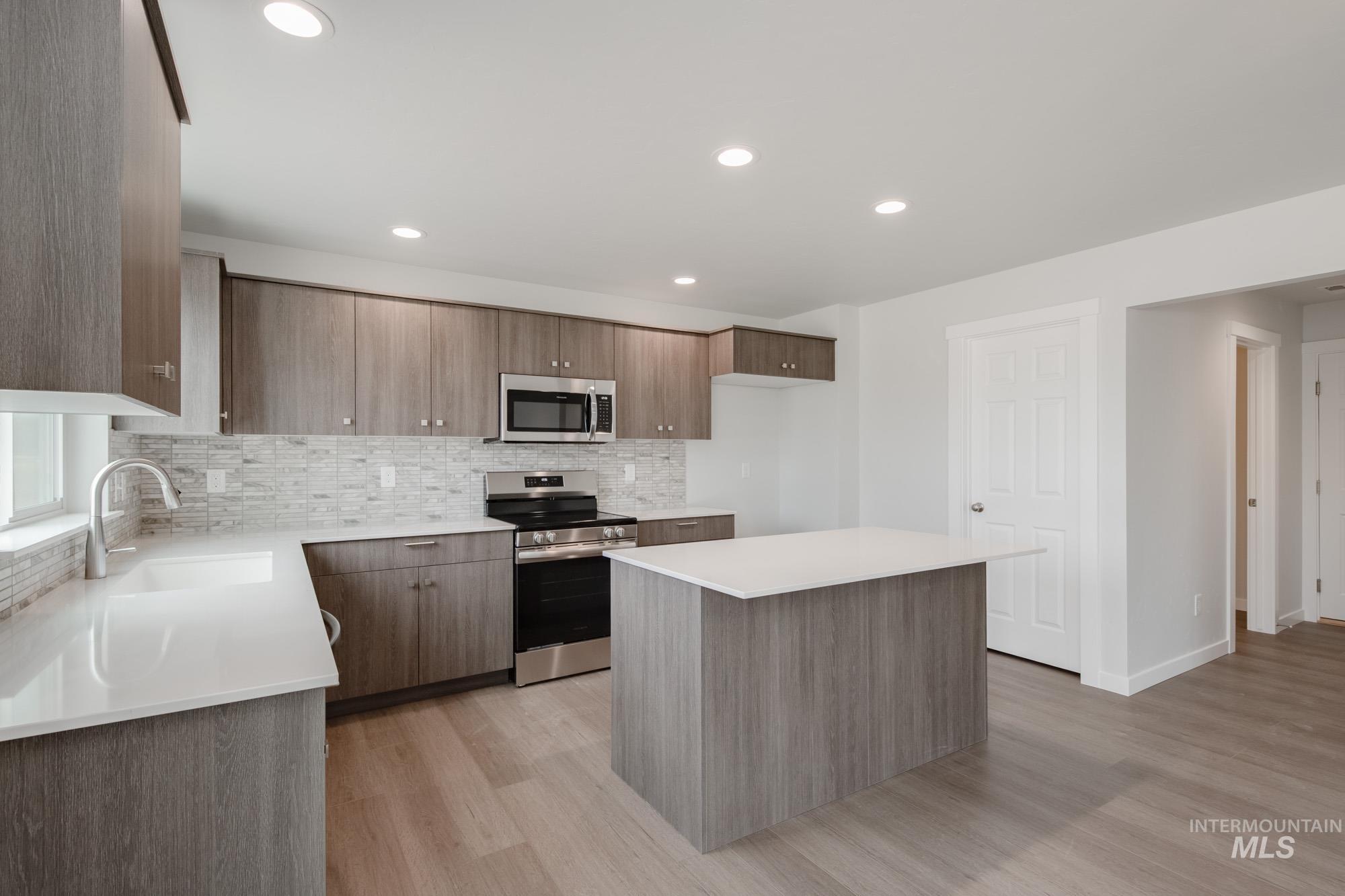 986 W Cub River Dr, Meridian, Idaho 83642, 4 Bedrooms, 2.5 Bathrooms, Residential For Sale, Price $489,990,MLS 98957775