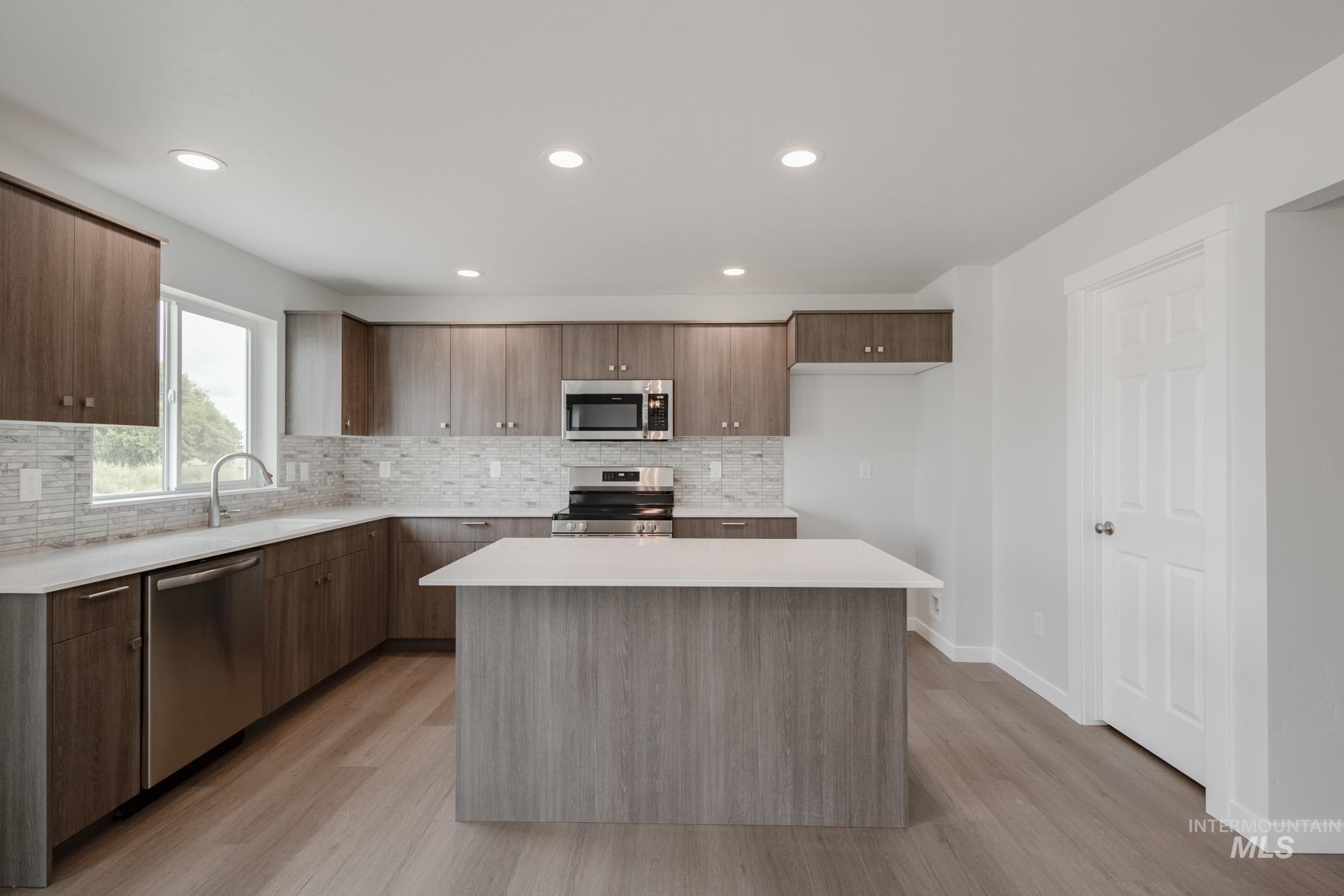 986 W Cub River Dr, Meridian, Idaho 83642, 4 Bedrooms, 2.5 Bathrooms, Residential For Sale, Price $489,990,MLS 98957775