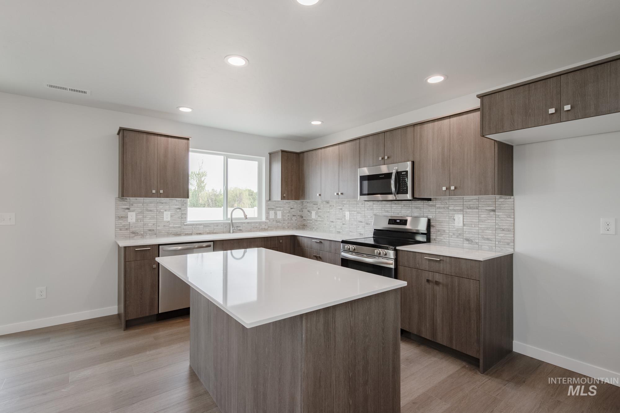 986 W Cub River Dr, Meridian, Idaho 83642, 4 Bedrooms, 2.5 Bathrooms, Residential For Sale, Price $489,990,MLS 98957775