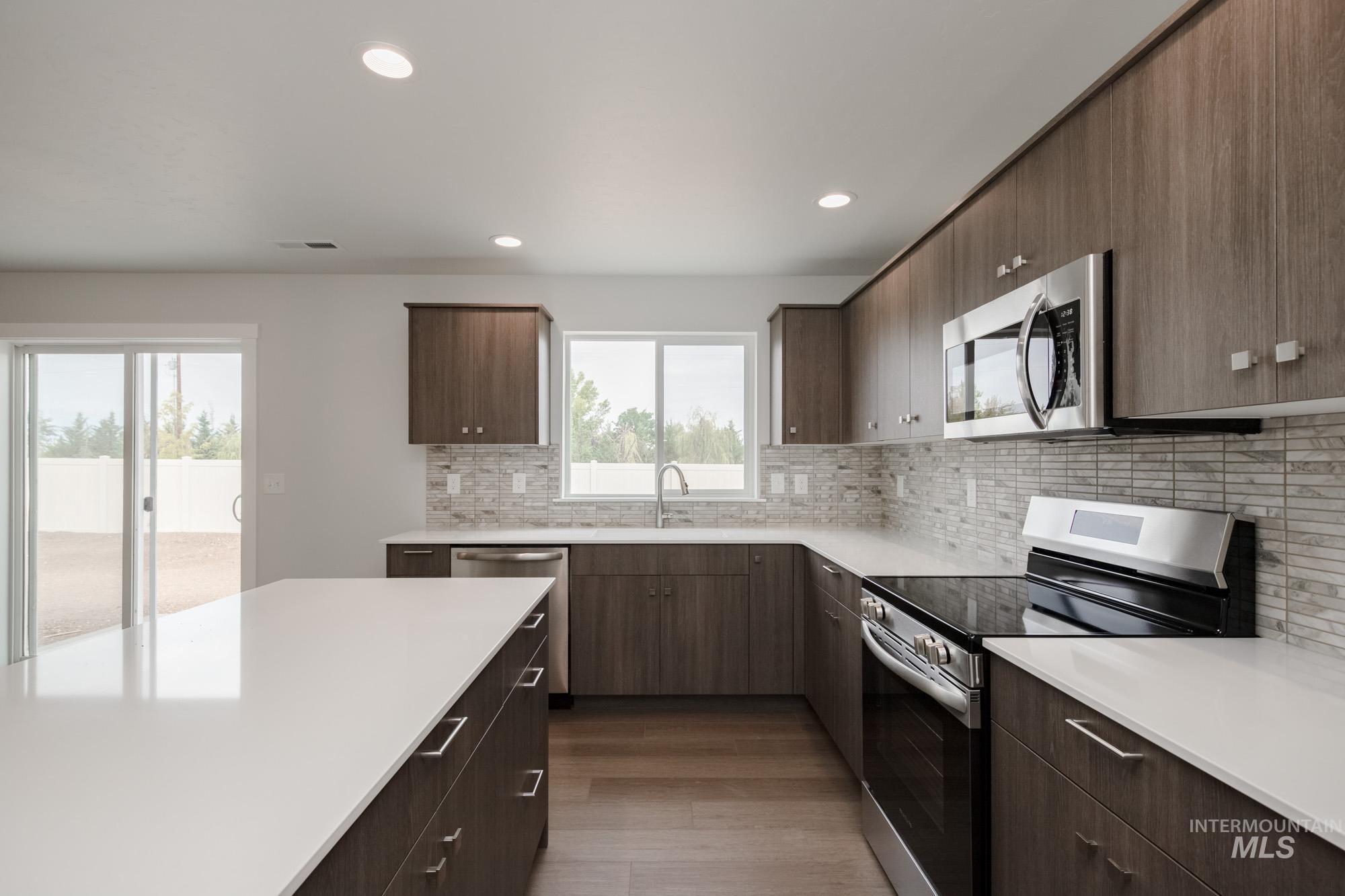 986 W Cub River Dr, Meridian, Idaho 83642, 4 Bedrooms, 2.5 Bathrooms, Residential For Sale, Price $489,990,MLS 98957775